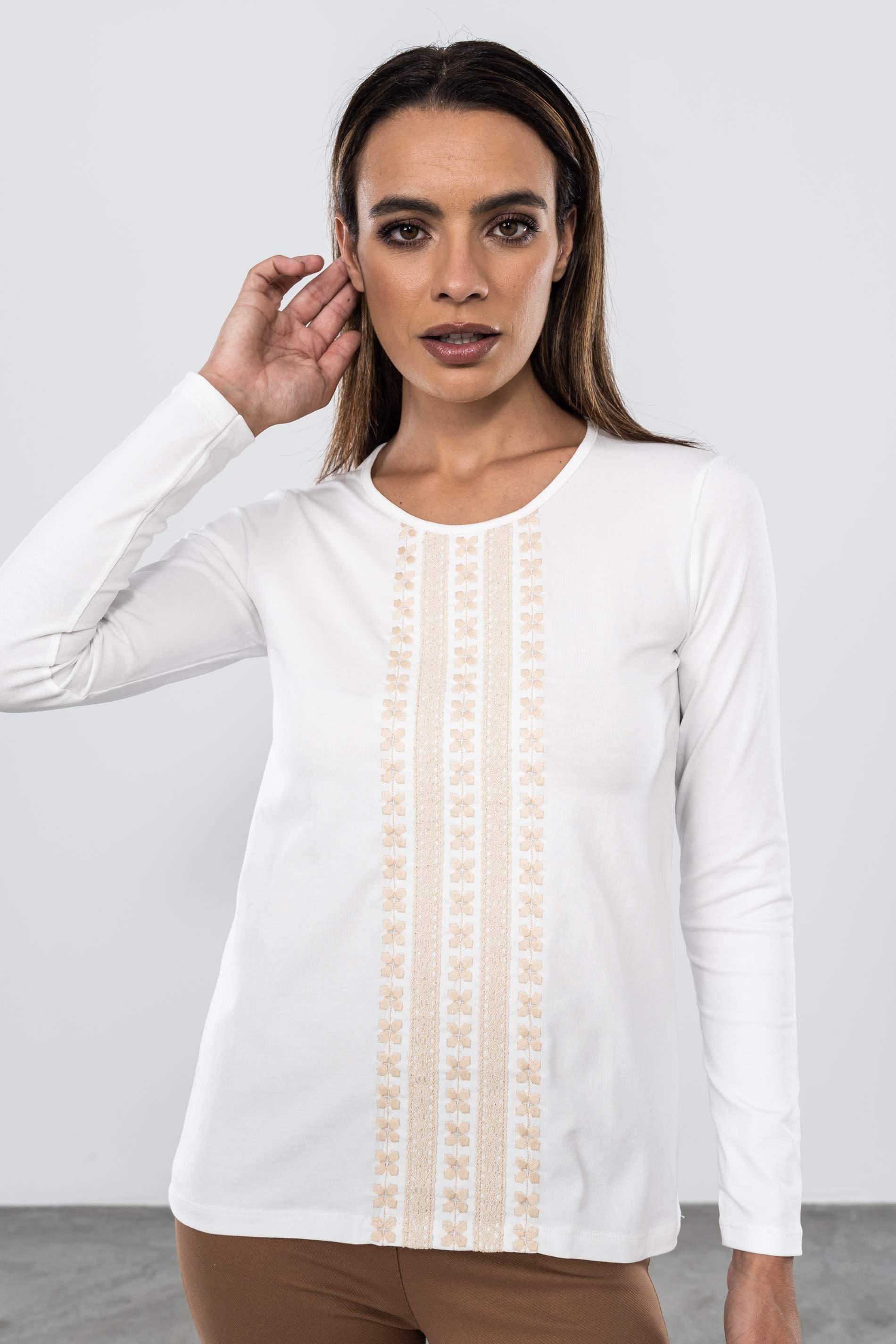 CAMISETA BORDADA ENTREDOS