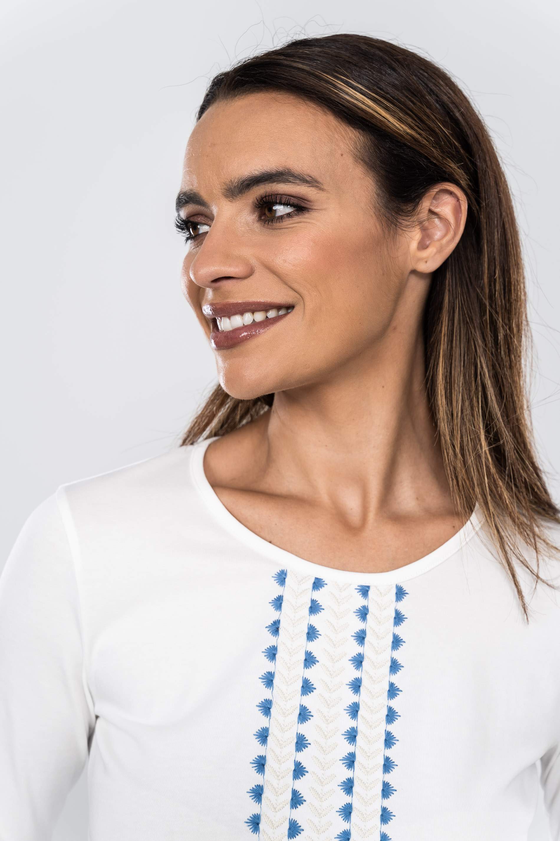 CAMISETA BORDADA ESPIGA CENTRAL