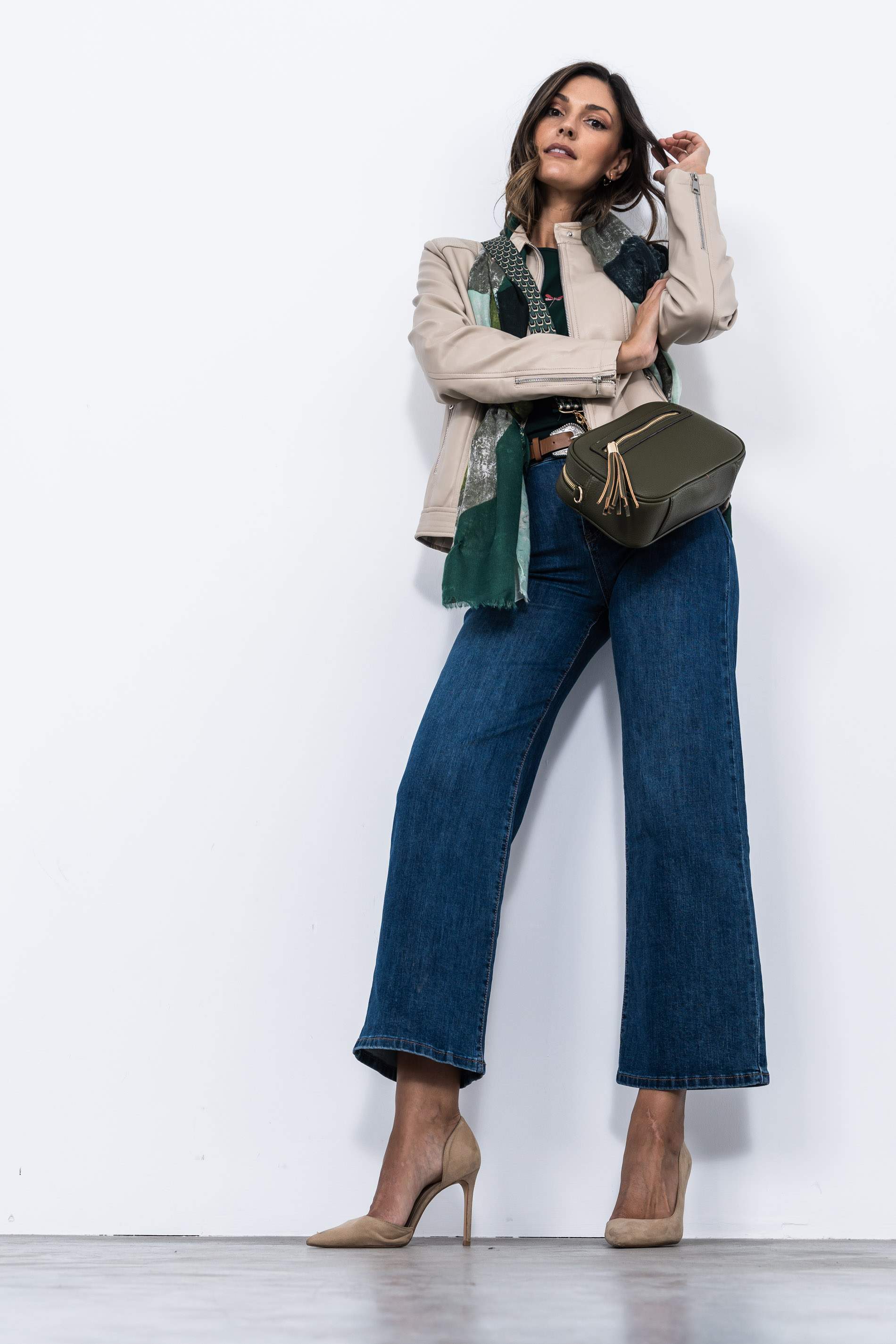 CAMISETA BORDADA LIBELULAS BOTELLA