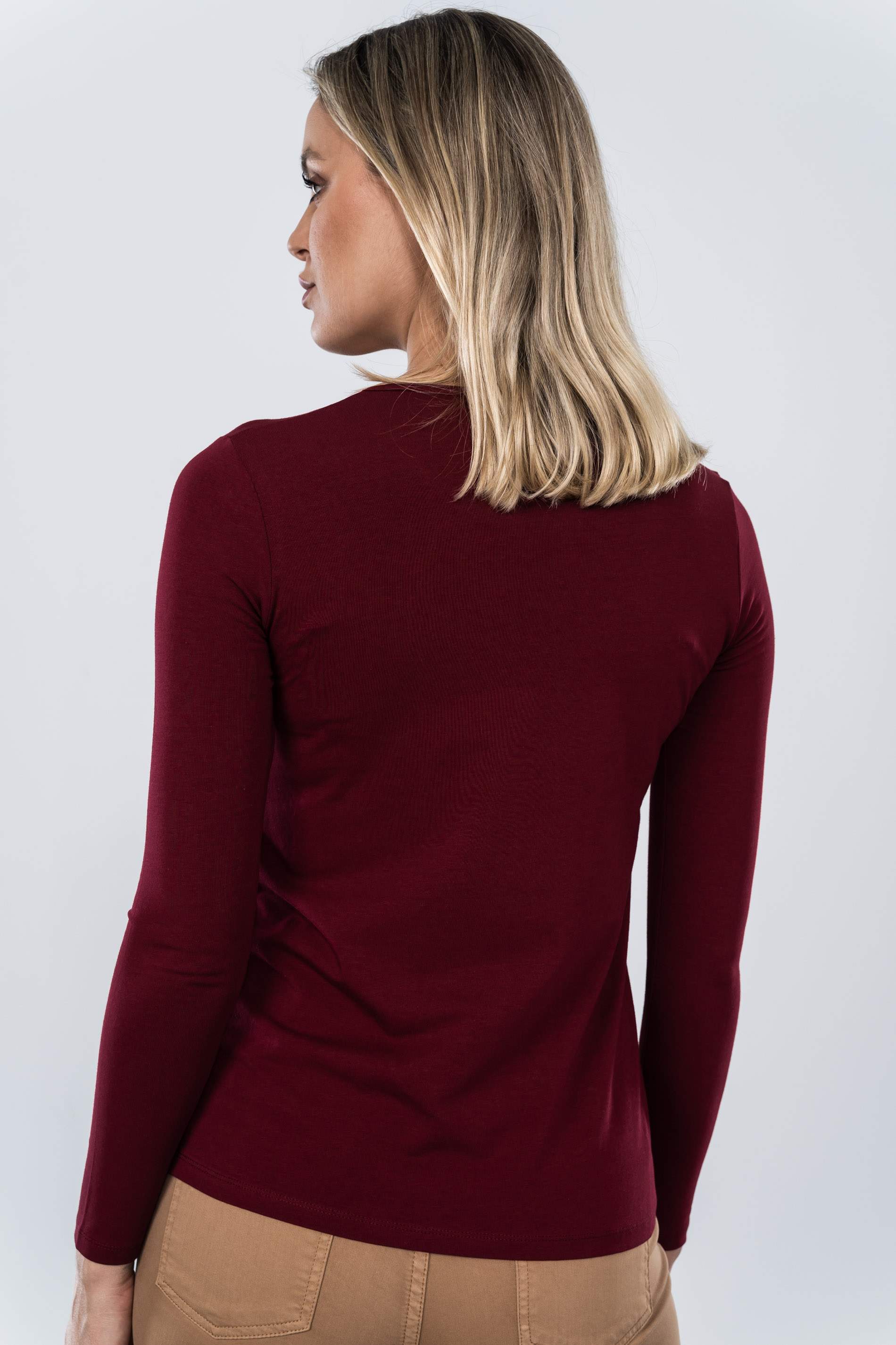 CAMISETA BORDAD CORAZONES BURDEOS