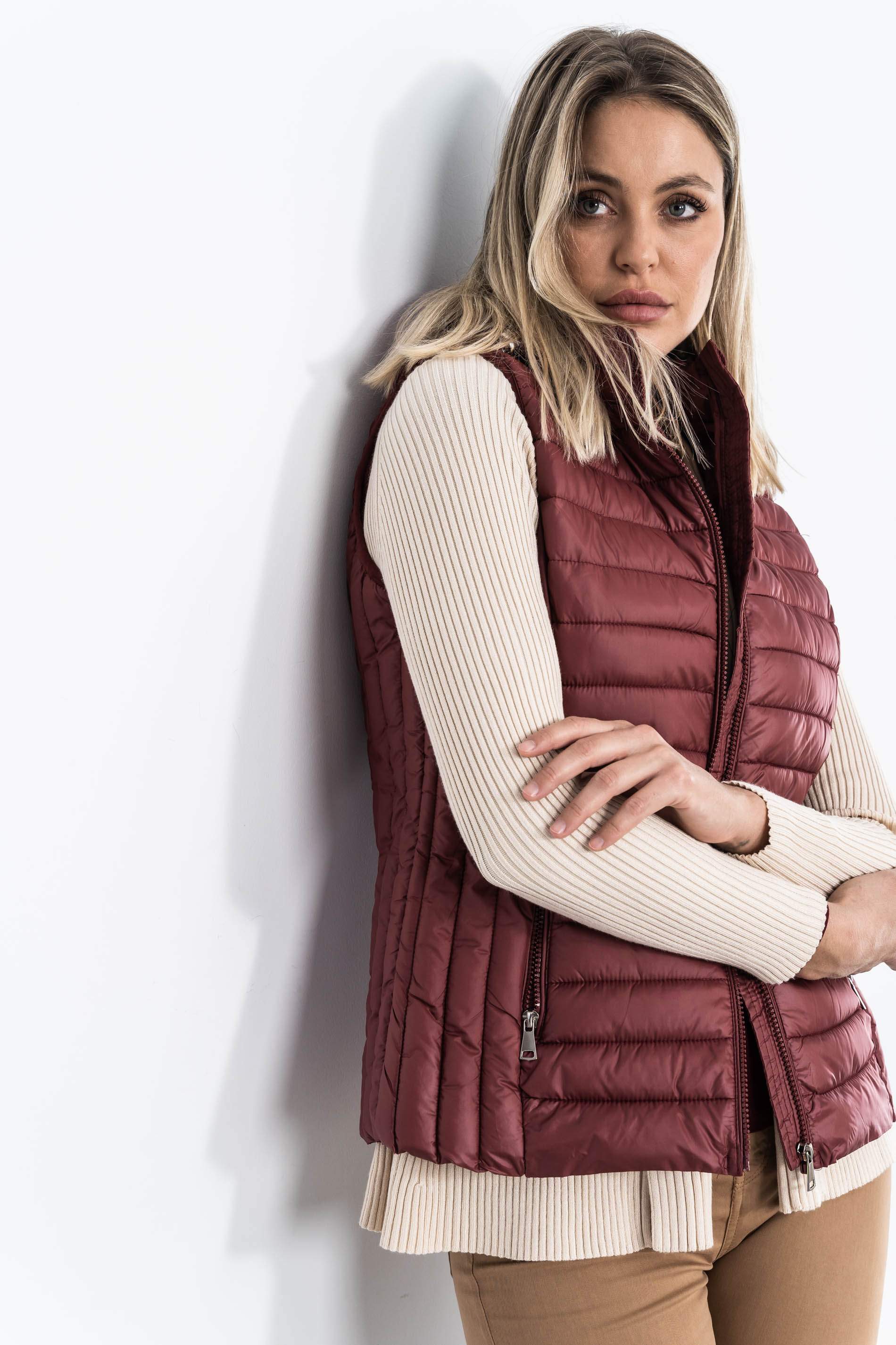 CAMISETA BORDAD CORAZONES BURDEOS