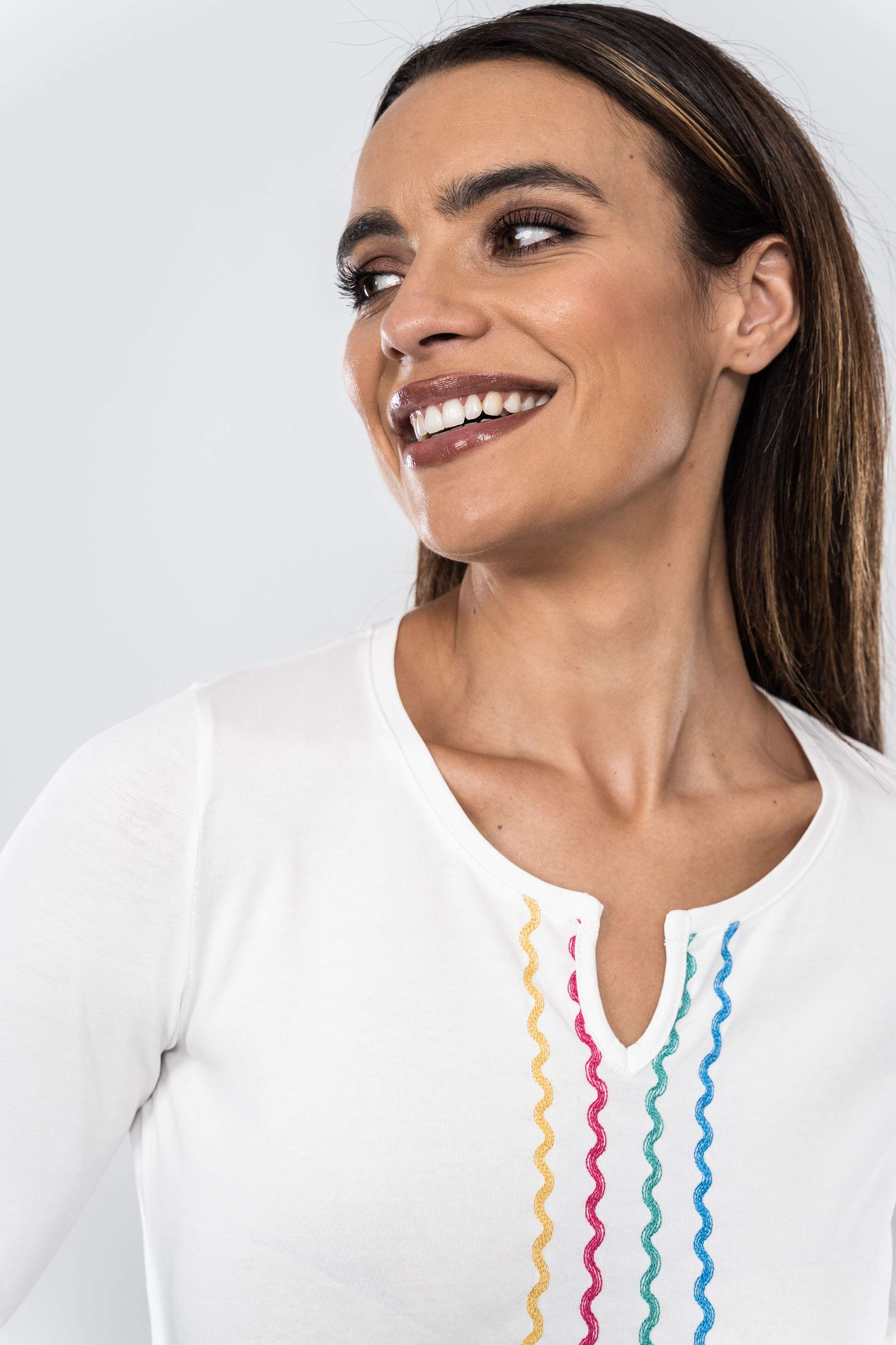 CAMISETA BORDADA ONDAS CENTRO