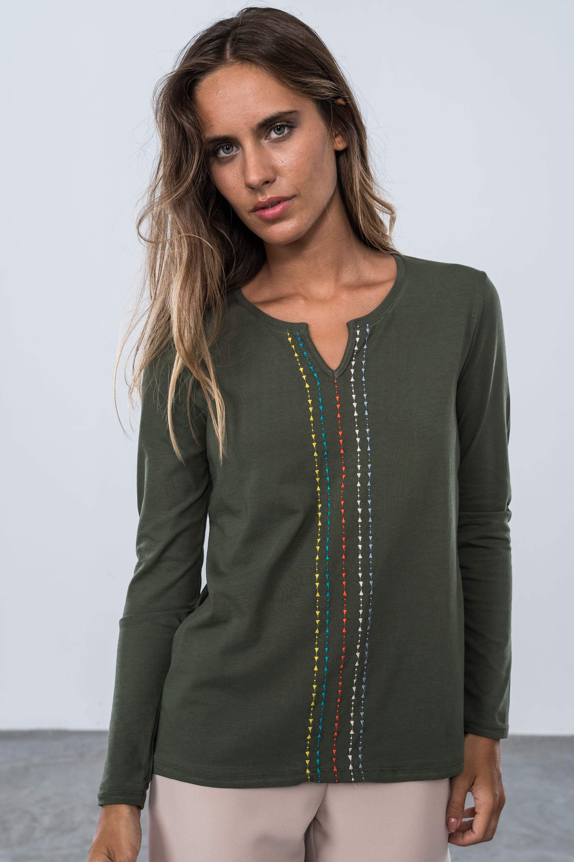 CAMISETA BORDADA TRIANGULITOS