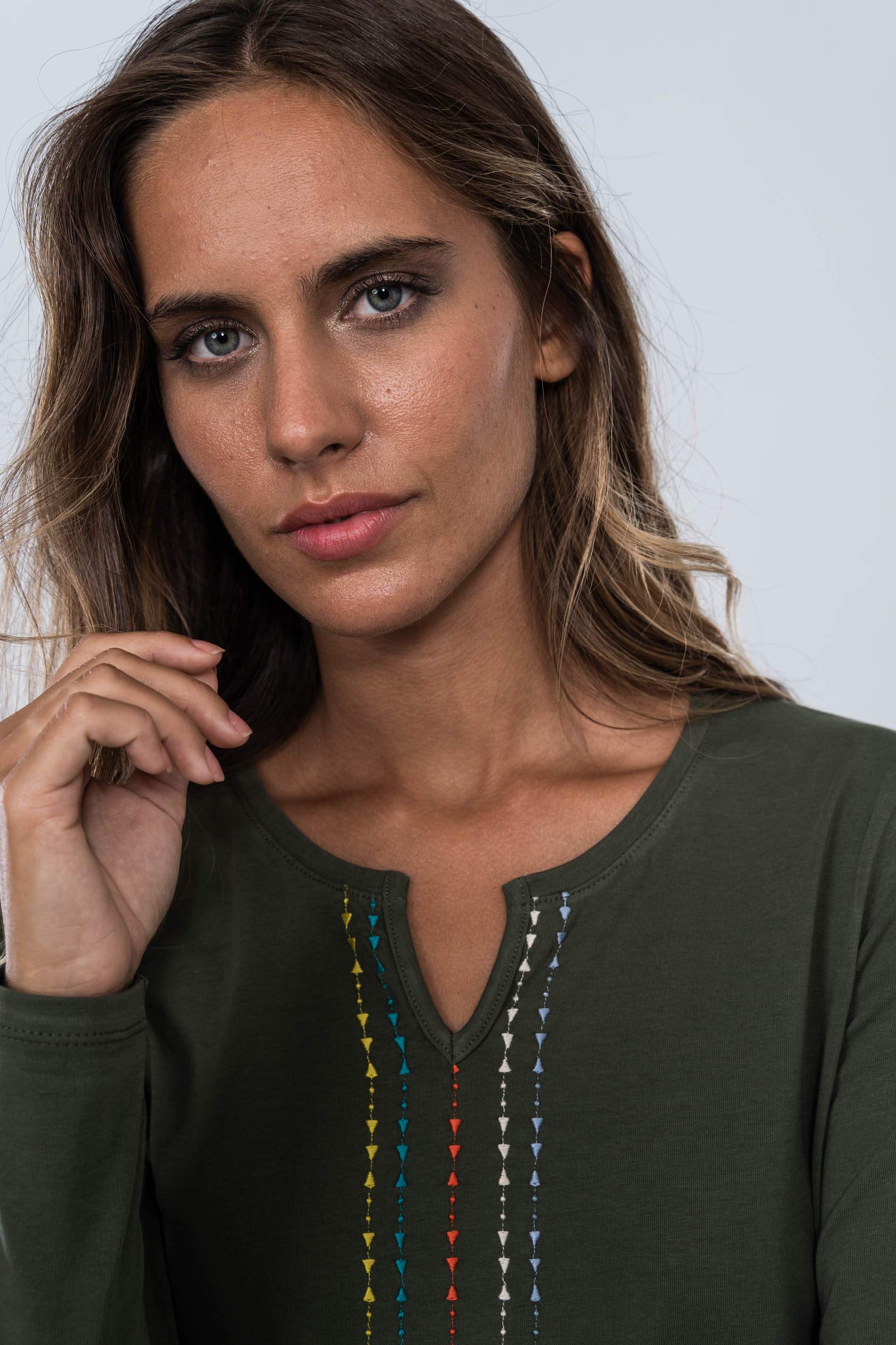 CAMISETA BORDADA TRIANGULITOS