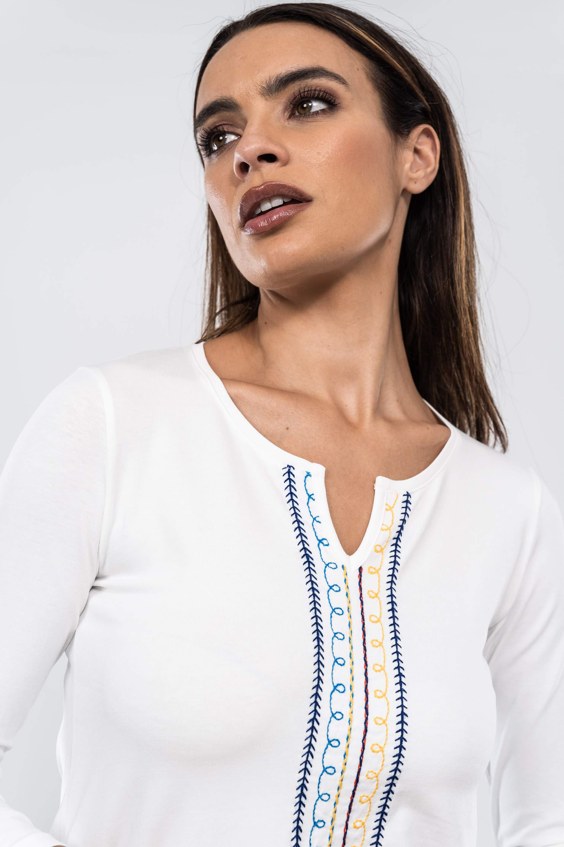 CAMISETA BORDADA ONDAS COMBINADA