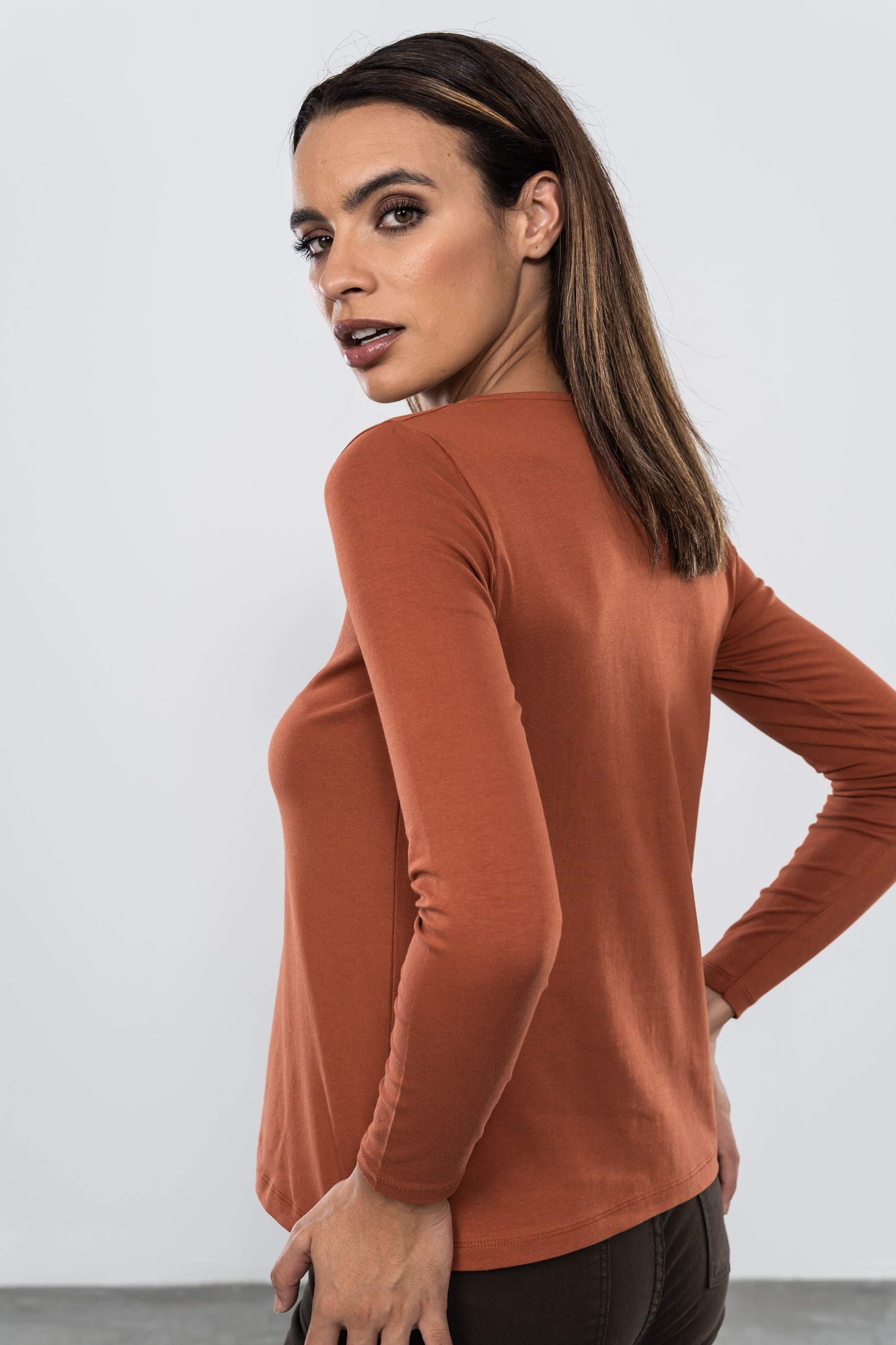 CAMISETA BORDADA FLORAL CALDERA