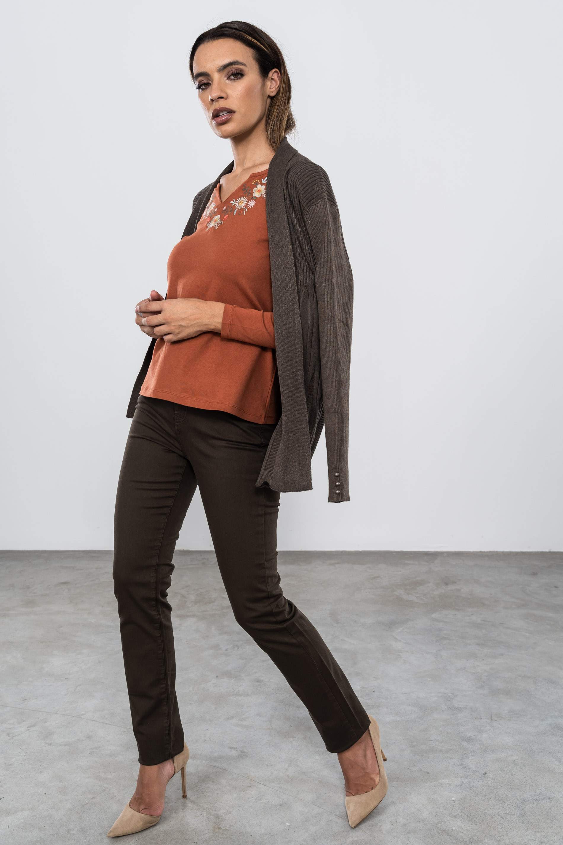 CAMISETA BORDADA FLORAL CALDERA