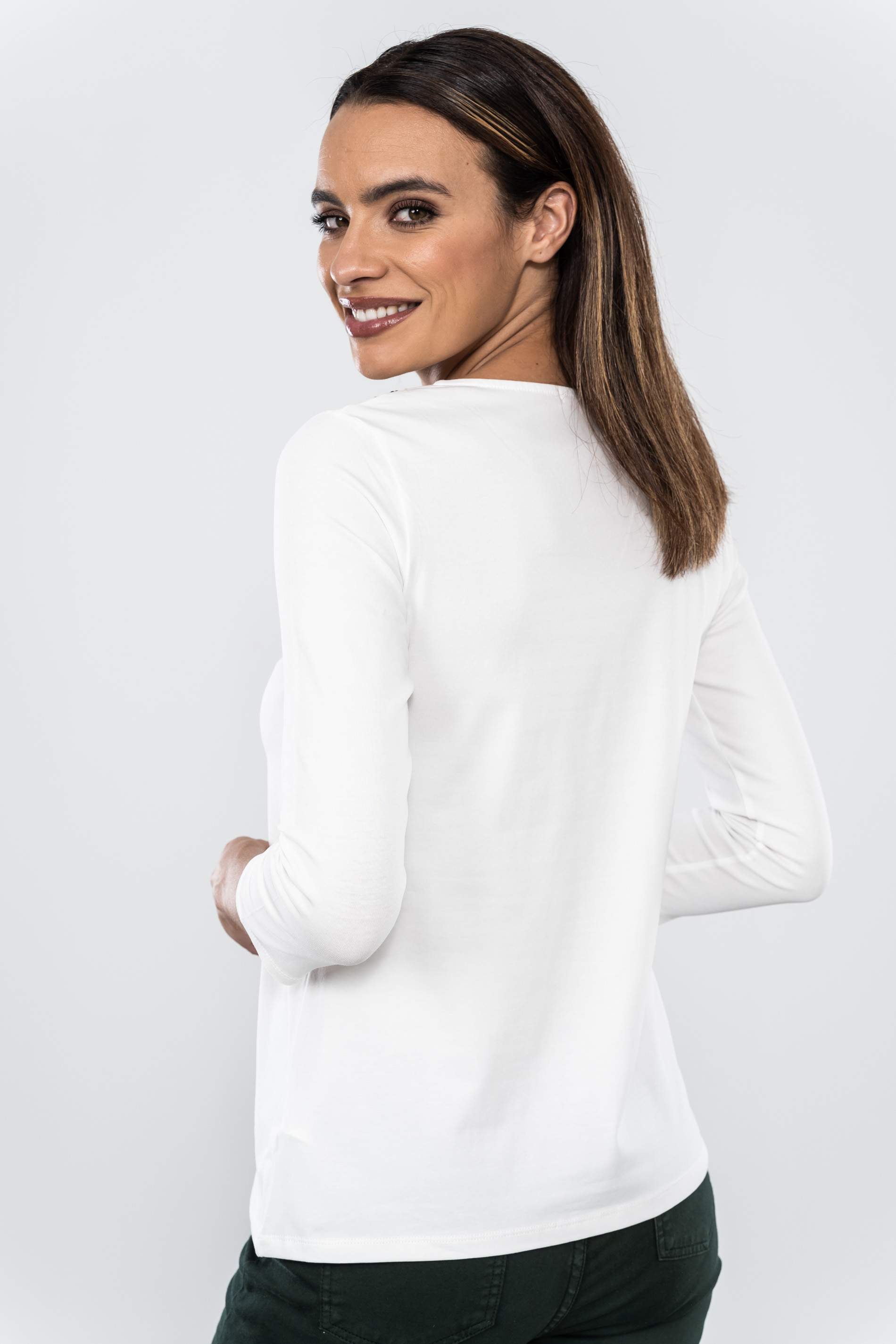 CAMISETA BORDADA CENEFA CUELLO CRUDO