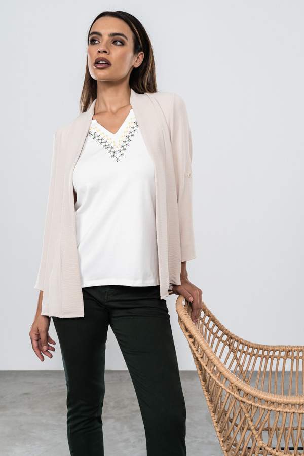 CAMISETA BORDADA CENEFA CUELLO CRUDO