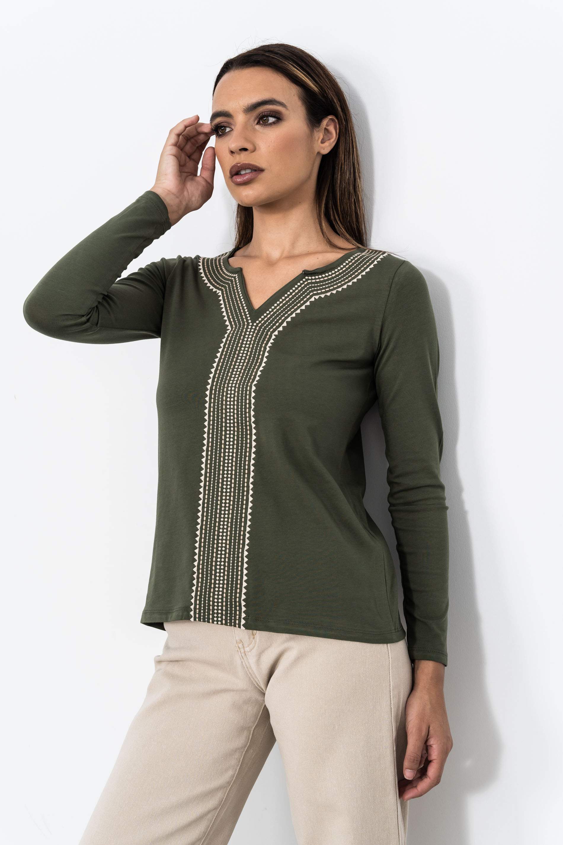 CAMISETA BORDADA CENEFA MONOCOL KAKI