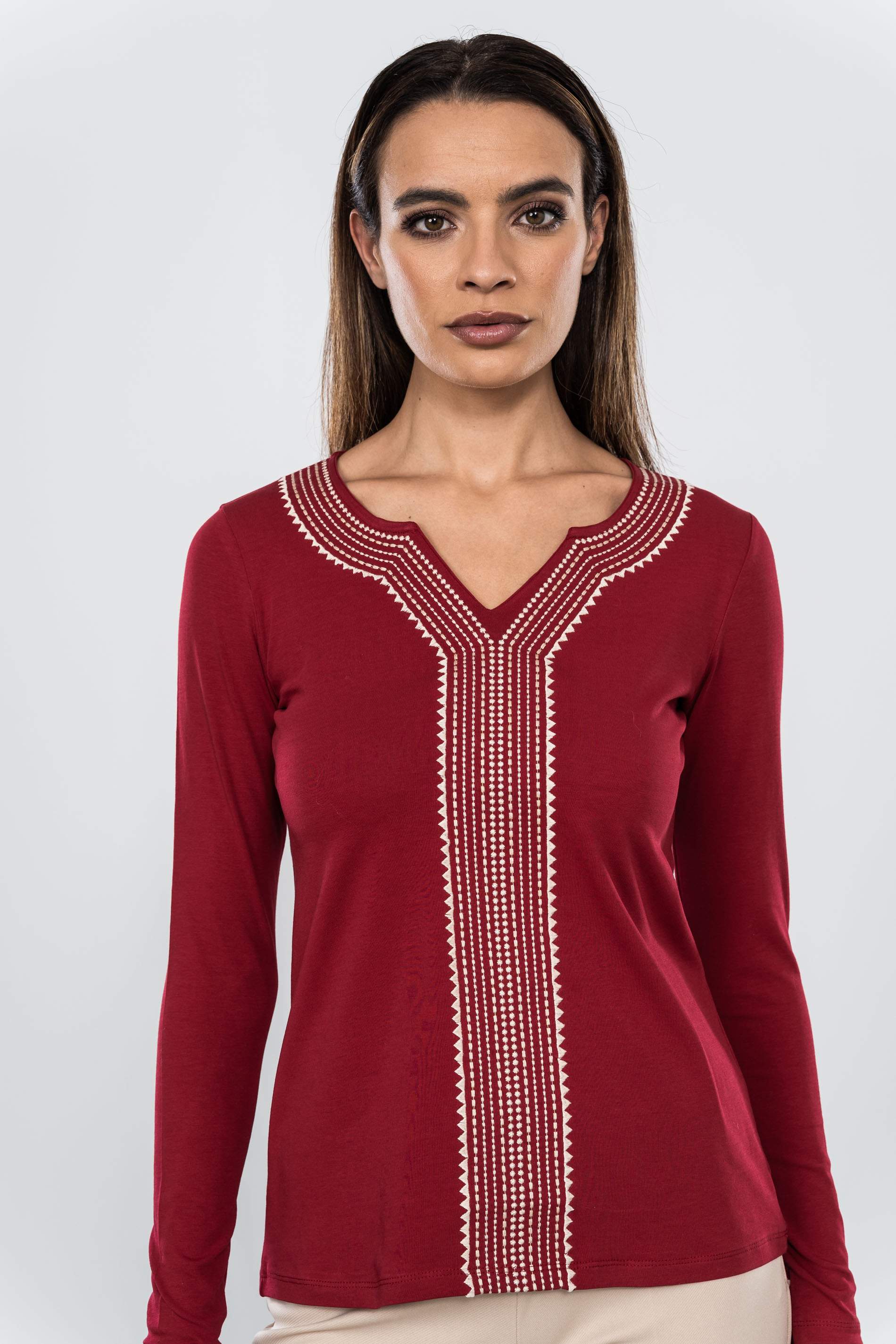 CAMISETA BORDADA CENEFA MONOCOL ROJO