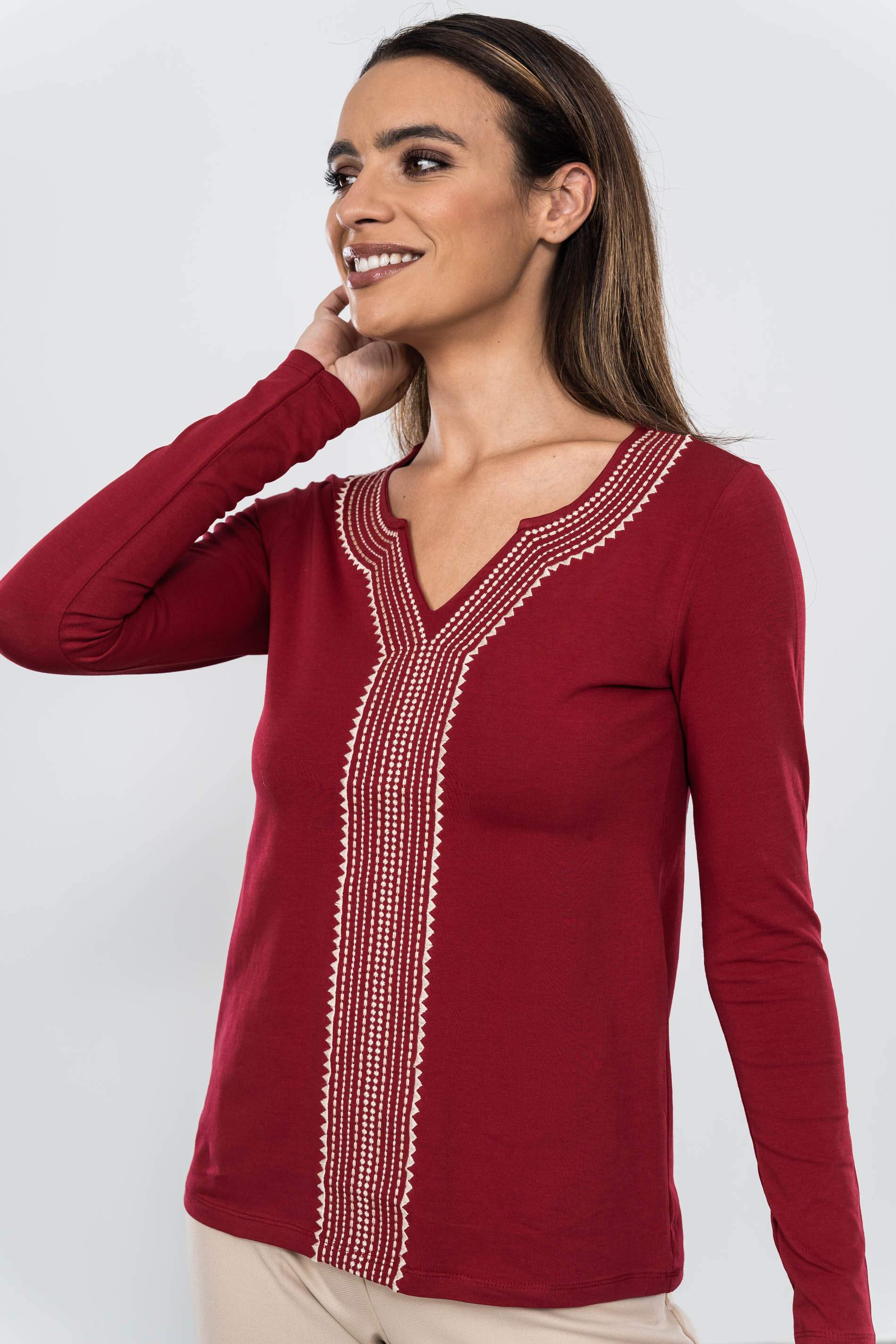 CAMISETA BORDADA CENEFA MONOCOL ROJO