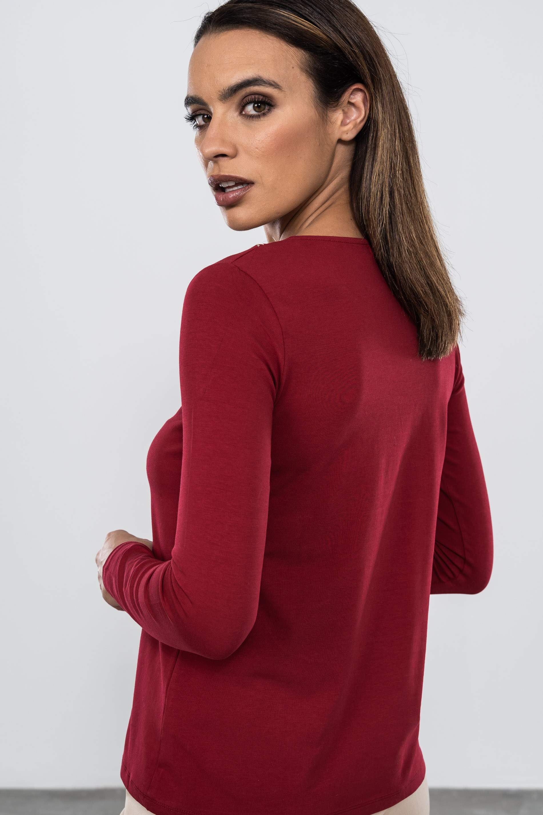 CAMISETA BORDADA CENEFA MONOCOL ROJO