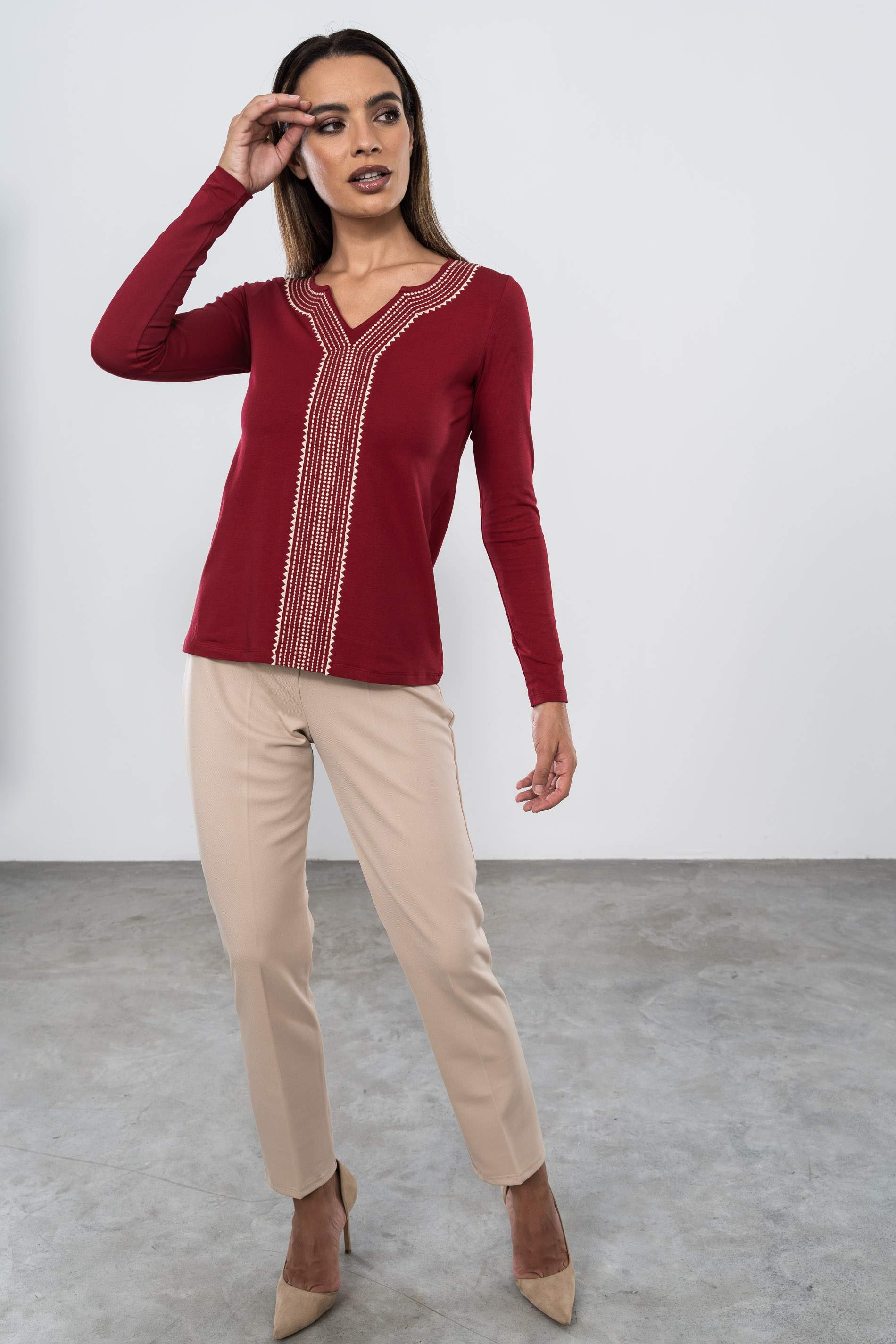 CAMISETA BORDADA CENEFA MONOCOL ROJO