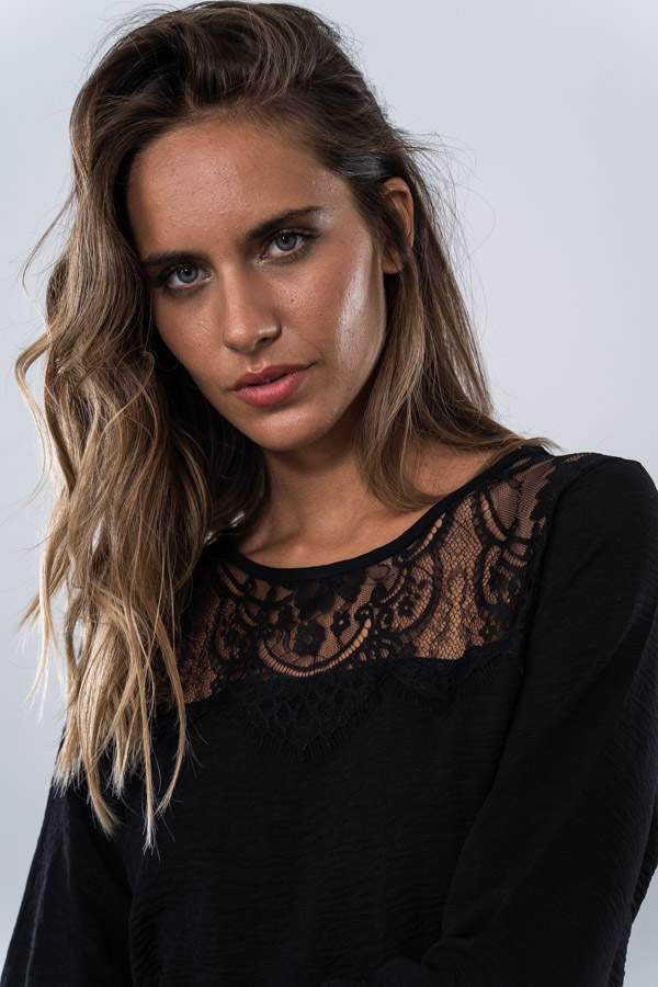 BLUSA CANESU ENCAJE NEGRO