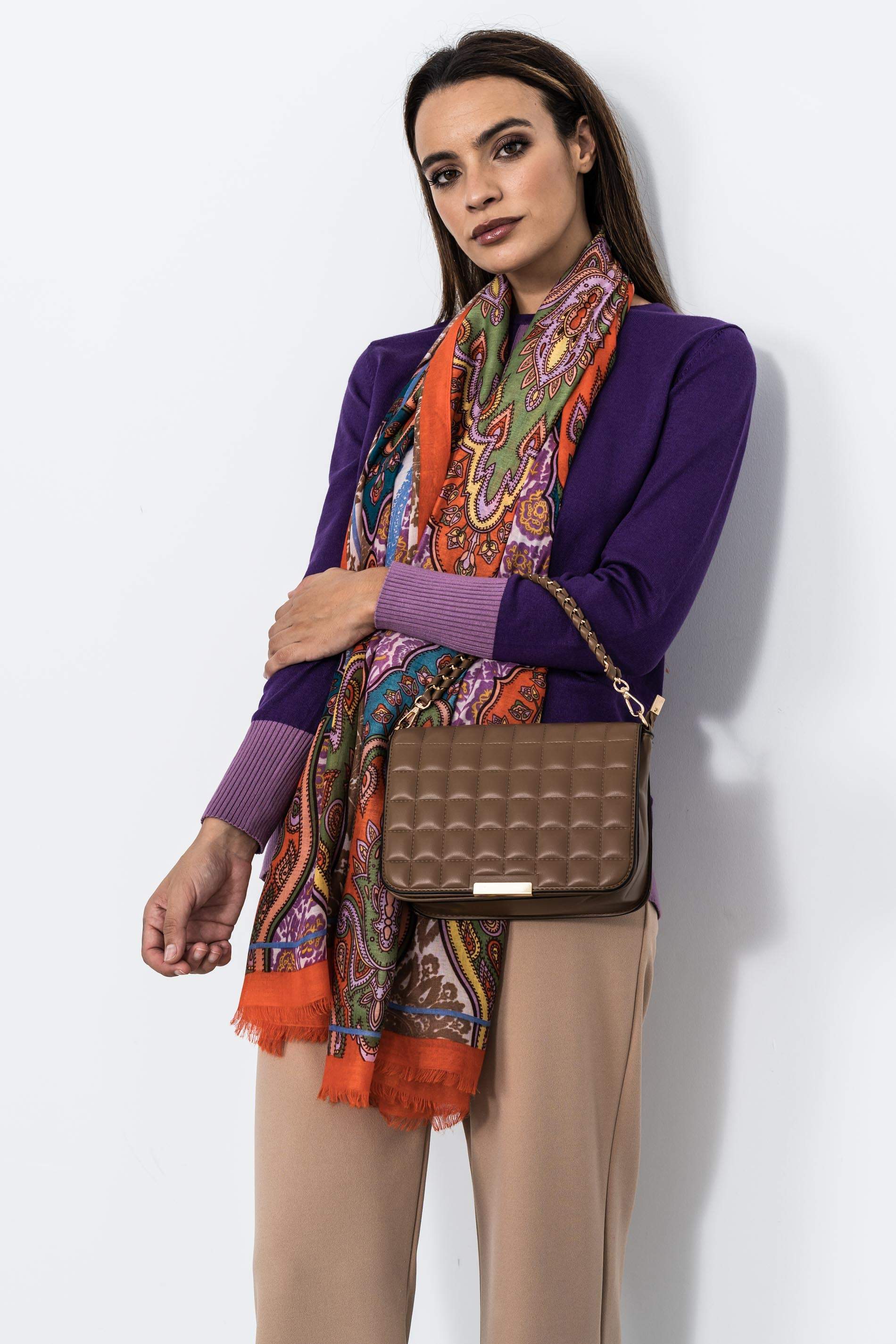 BOLSO SOLAPA DETALLE CUADROS TAUPE