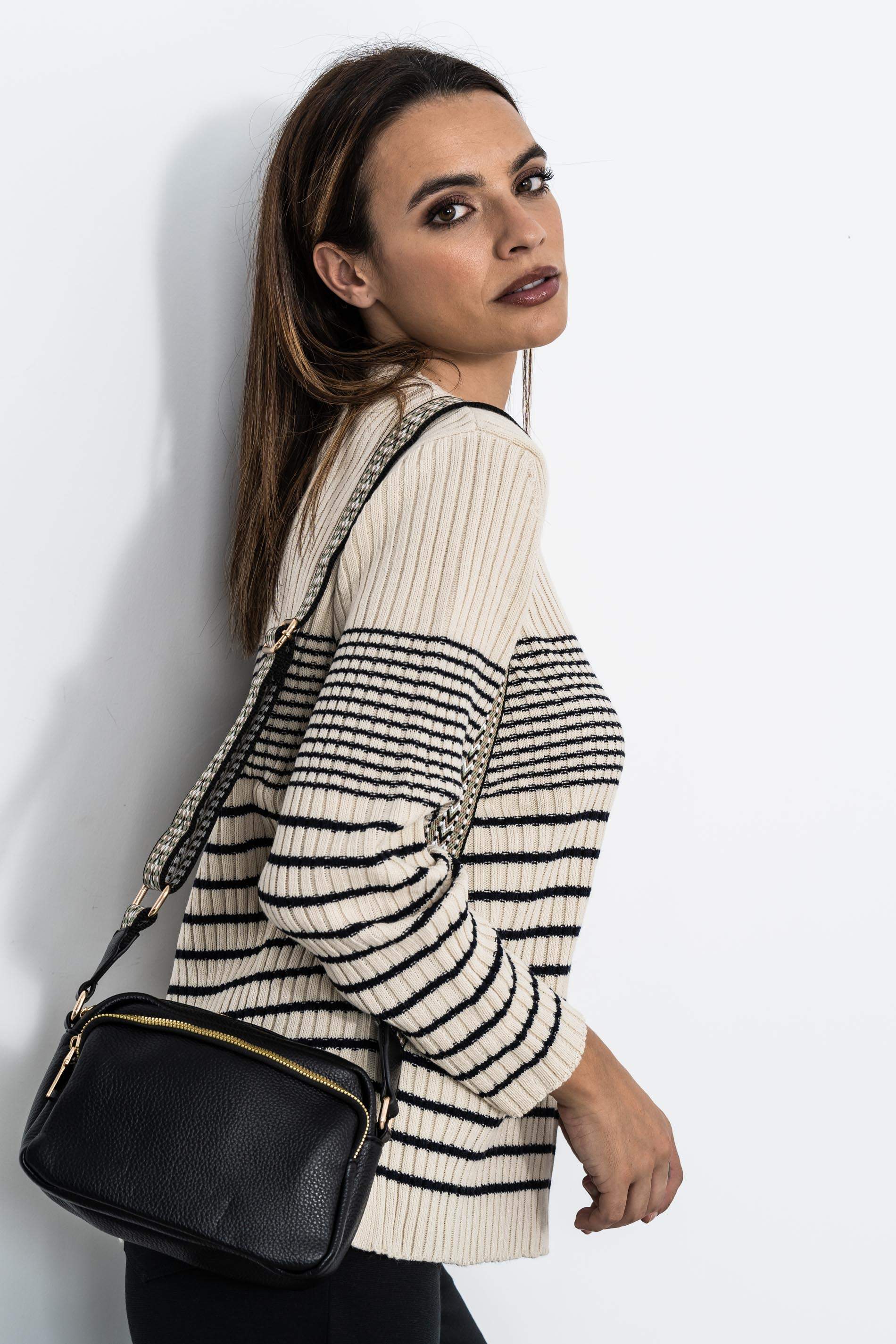 BANDOLERA BOLSILLO DELANTERO NEGRO