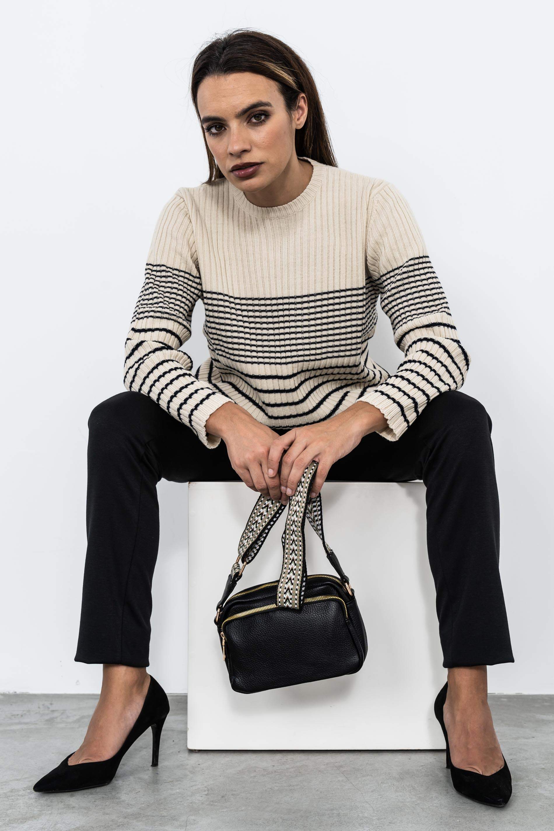 BANDOLERA BOLSILLO DELANTERO NEGRO