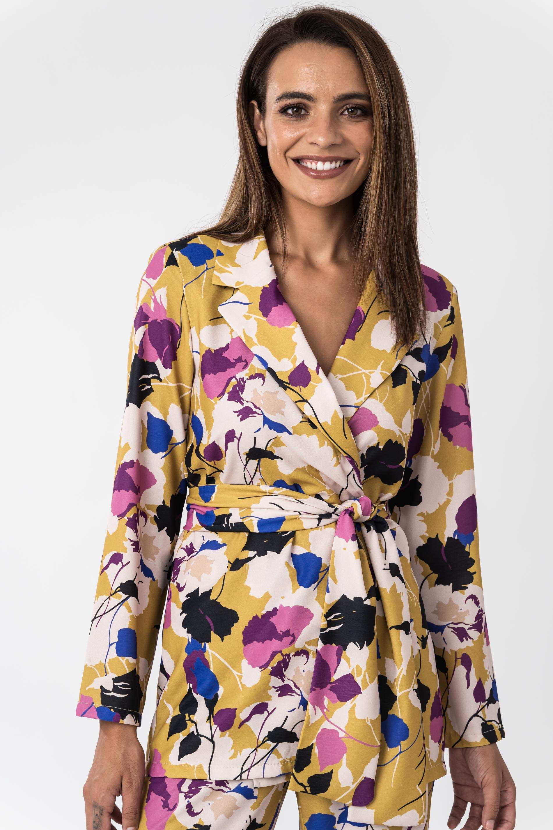 CHAQUETA SILUETA FLOR CINTURON