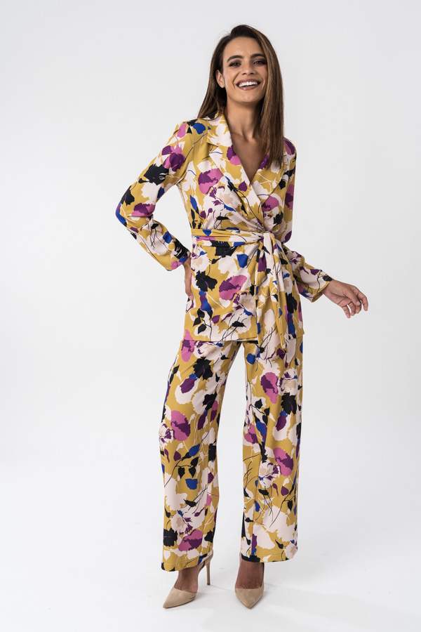 CHAQUETA SILUETA FLOR CINTURON