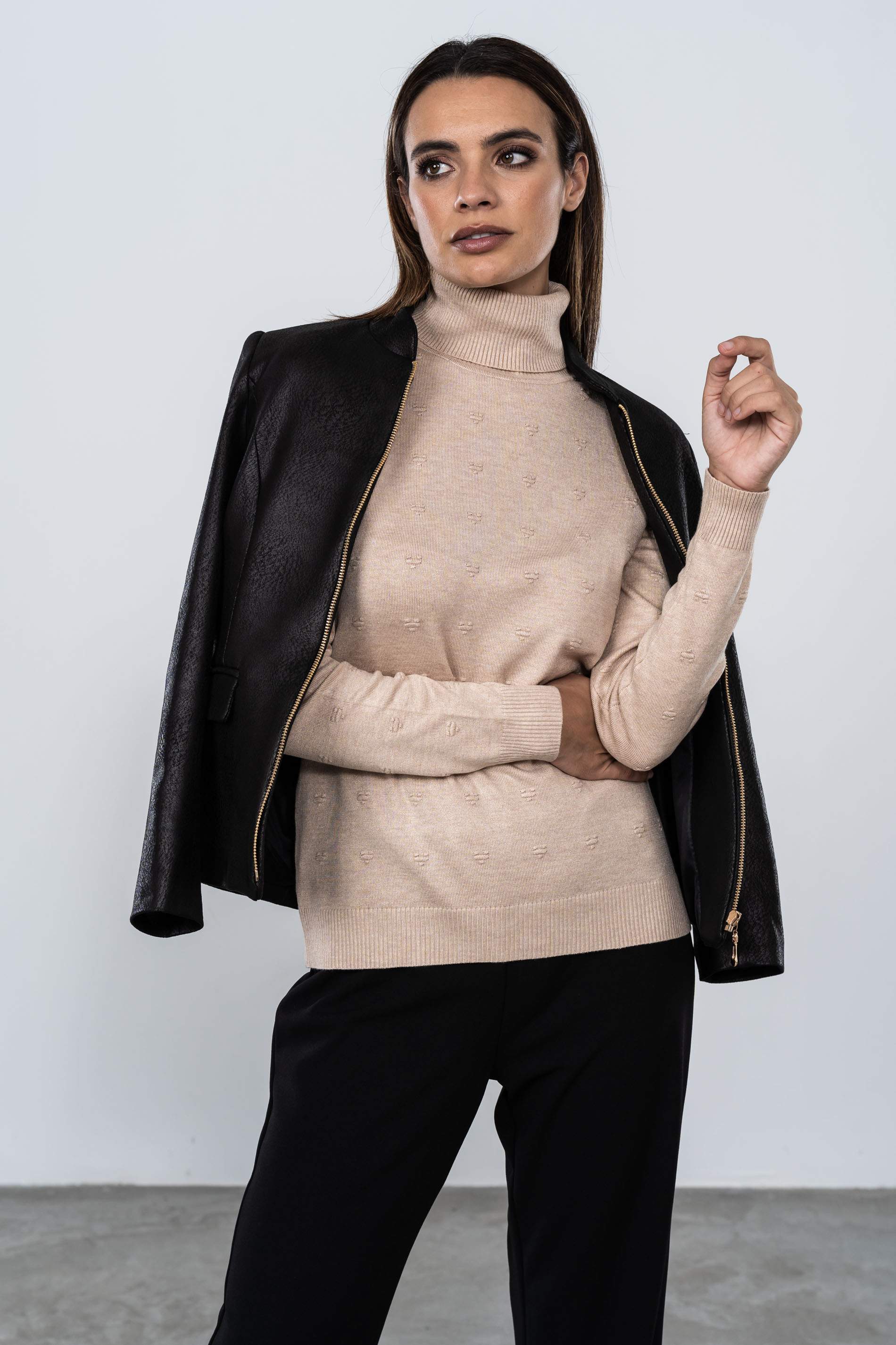 JERSEY CUELLO CISNE RELIEVE TOPITO BEIGE