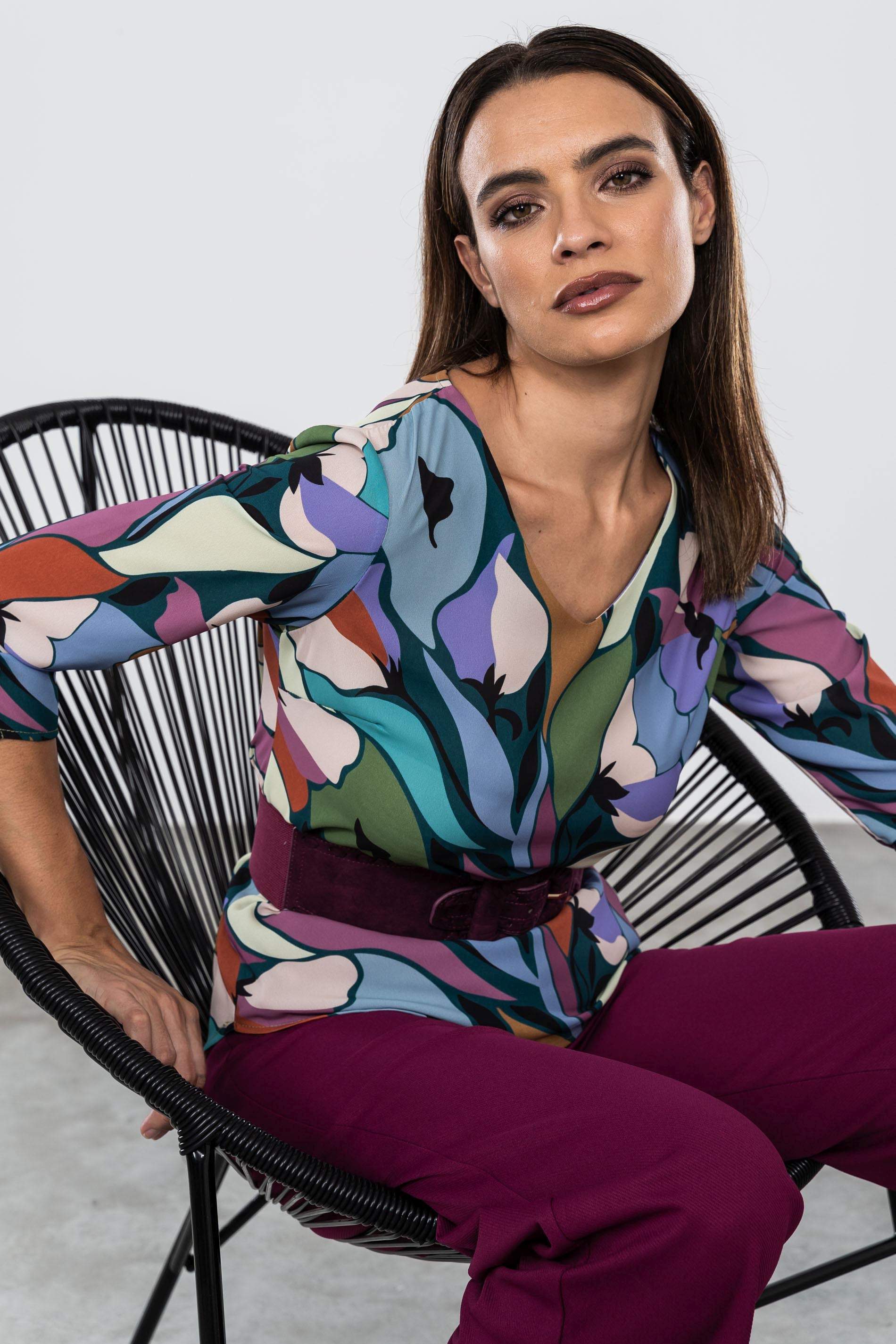 BLUSA ESTAMADO HOJAS COLOR