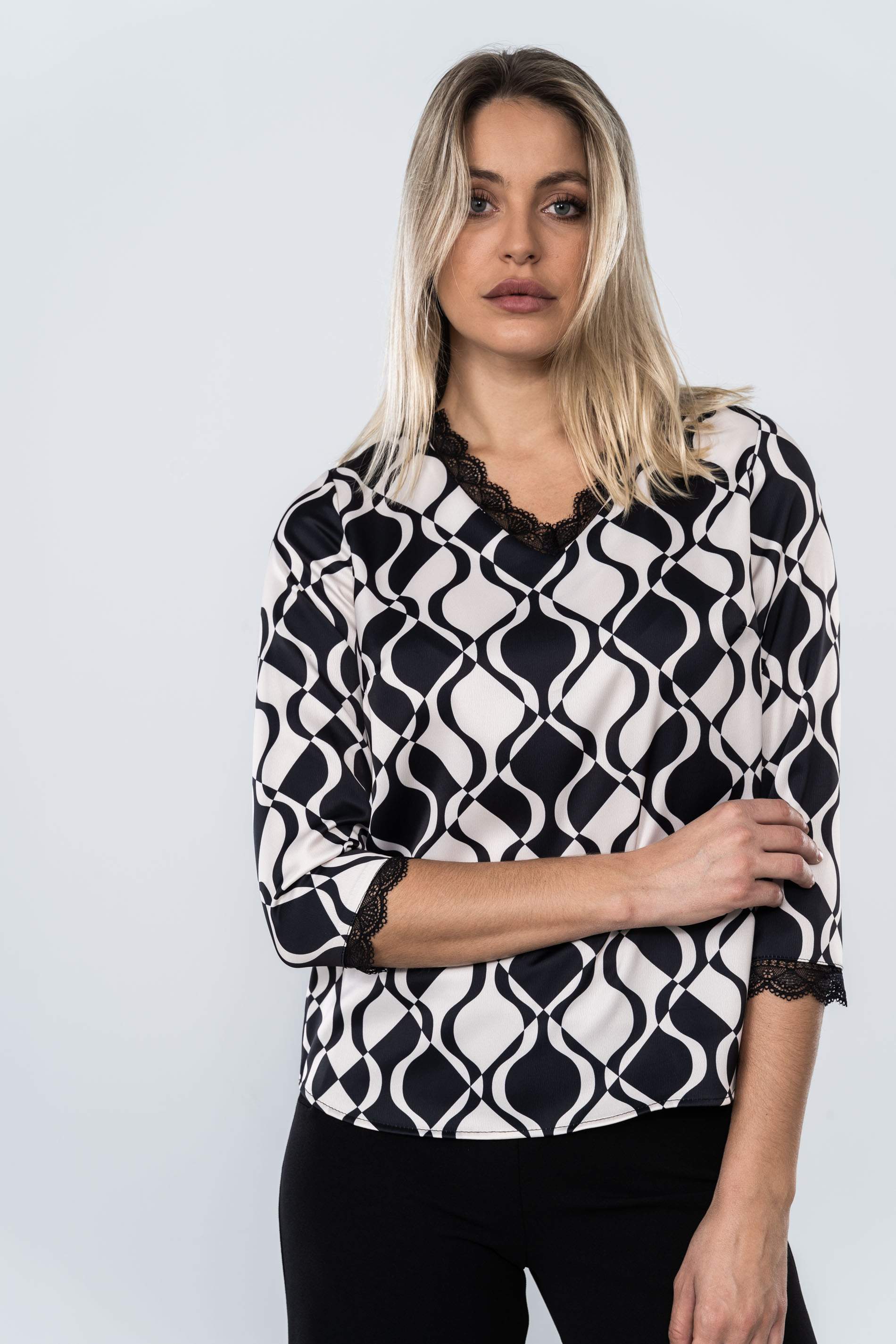 BLUSA GEOMETRICO COMBINADO ENCAJE