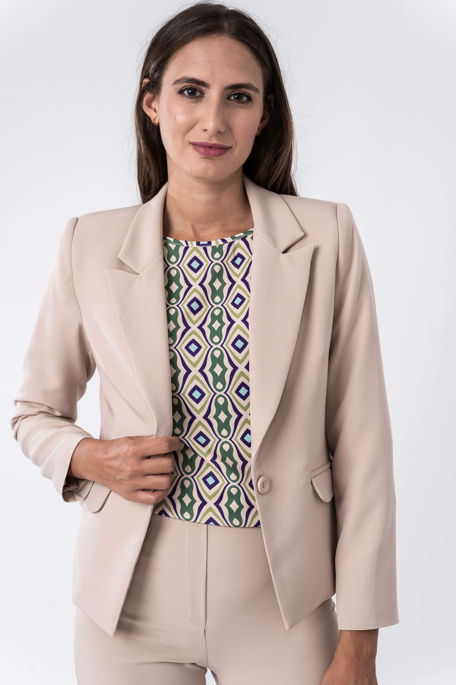 AMERICANA BOTON CORTA BEIGE