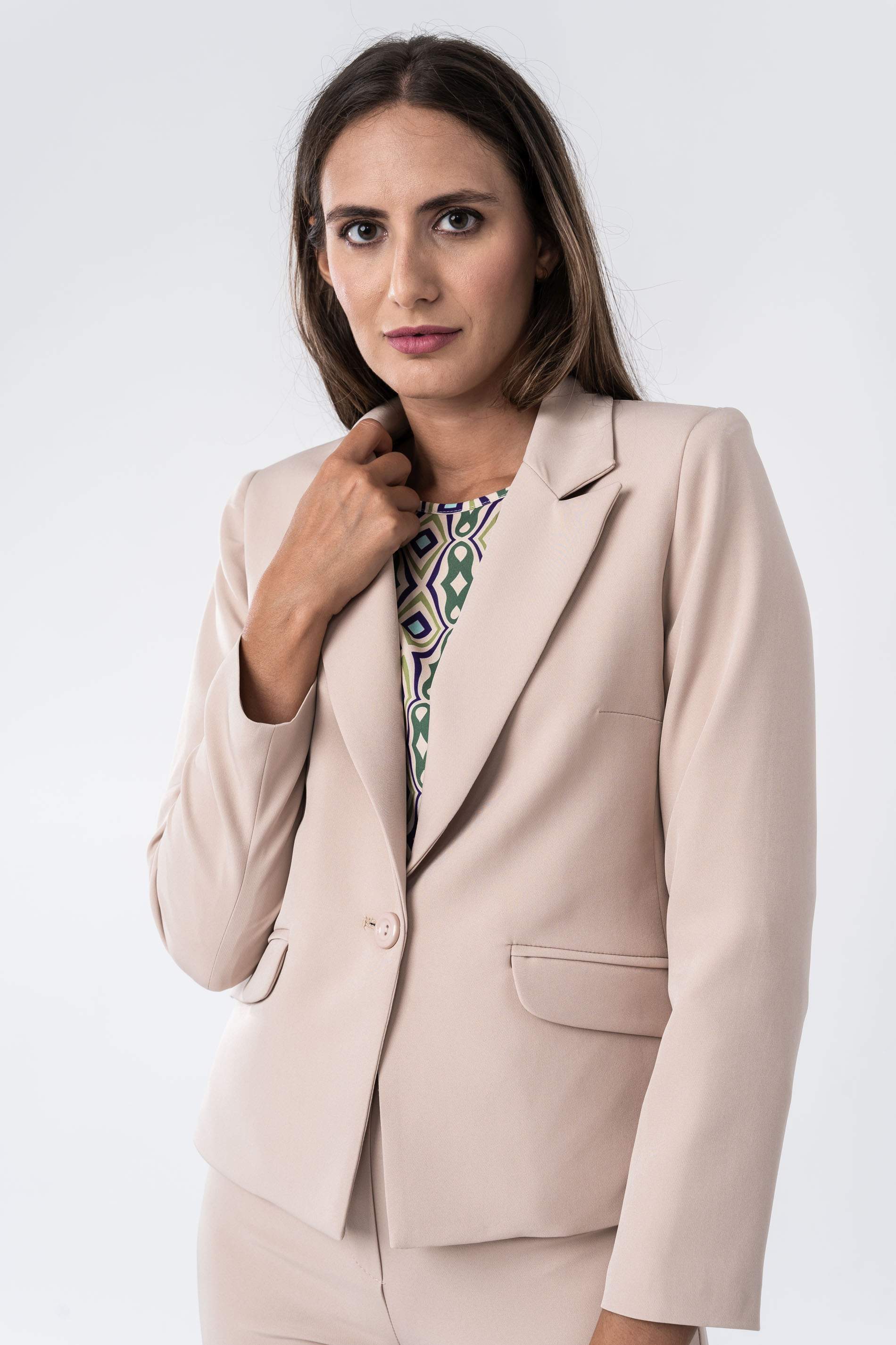 AMERICANA BOTON CORTA BEIGE