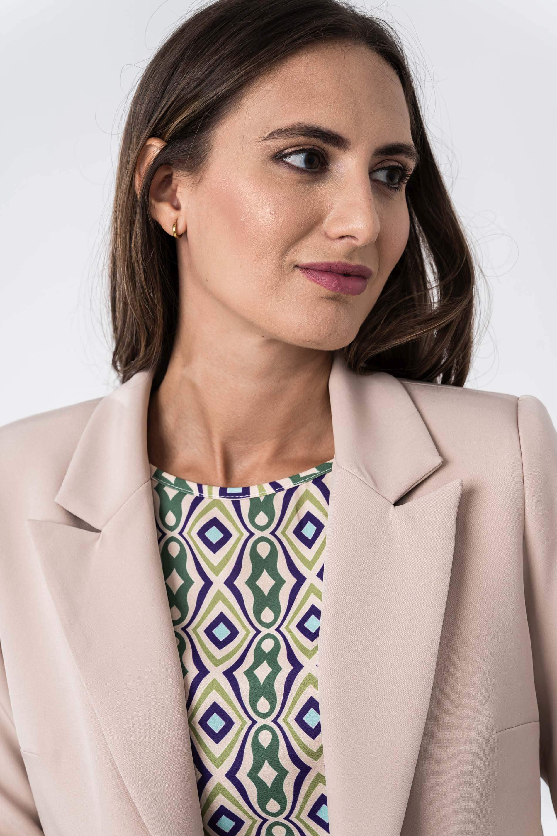 AMERICANA BOTON CORTA BEIGE