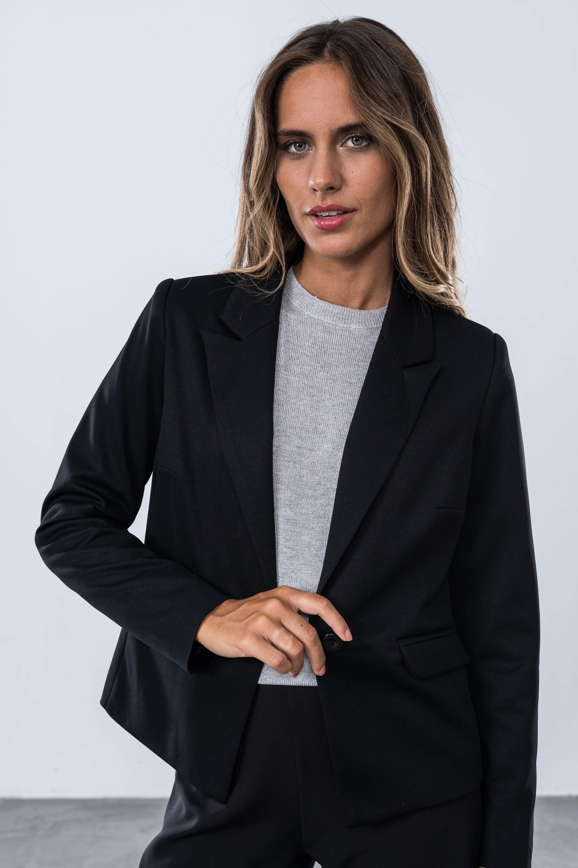 AMERICANA 1 BOTON DIAGONAL NEGRO