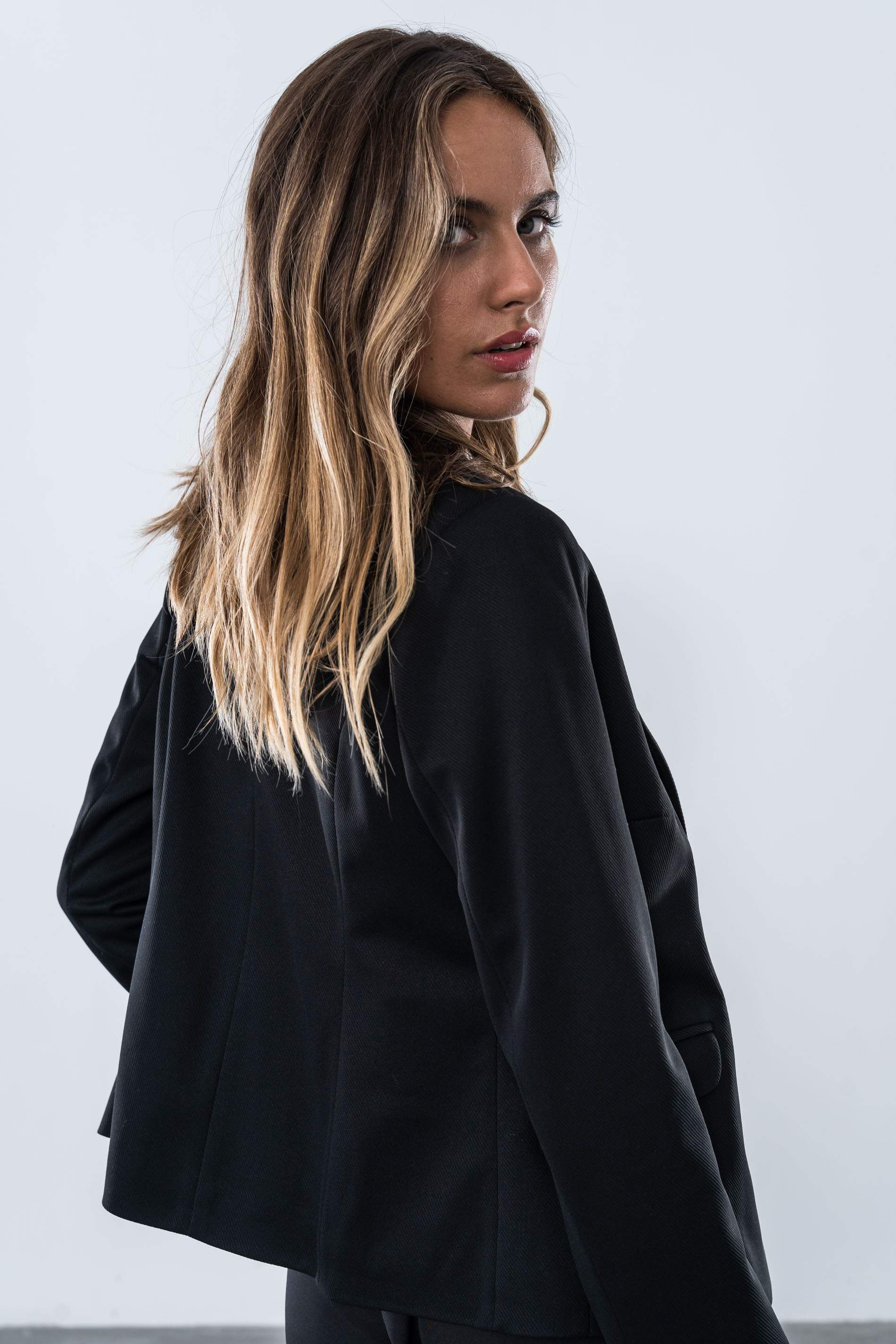 AMERICANA 1 BOTON DIAGONAL NEGRO