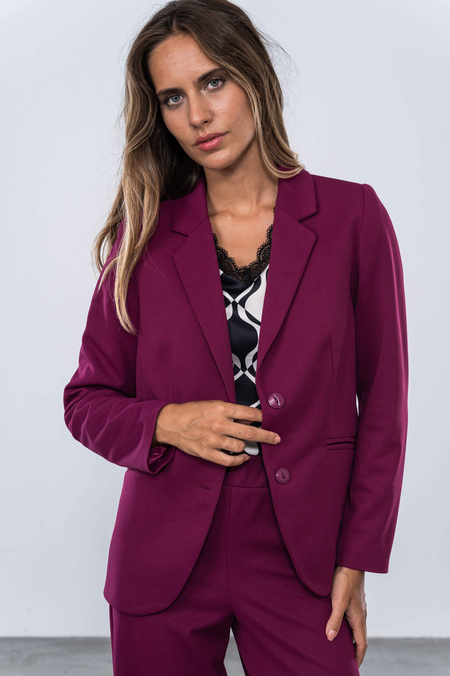 AMERICANA DOBLE BOTON BERENJENA