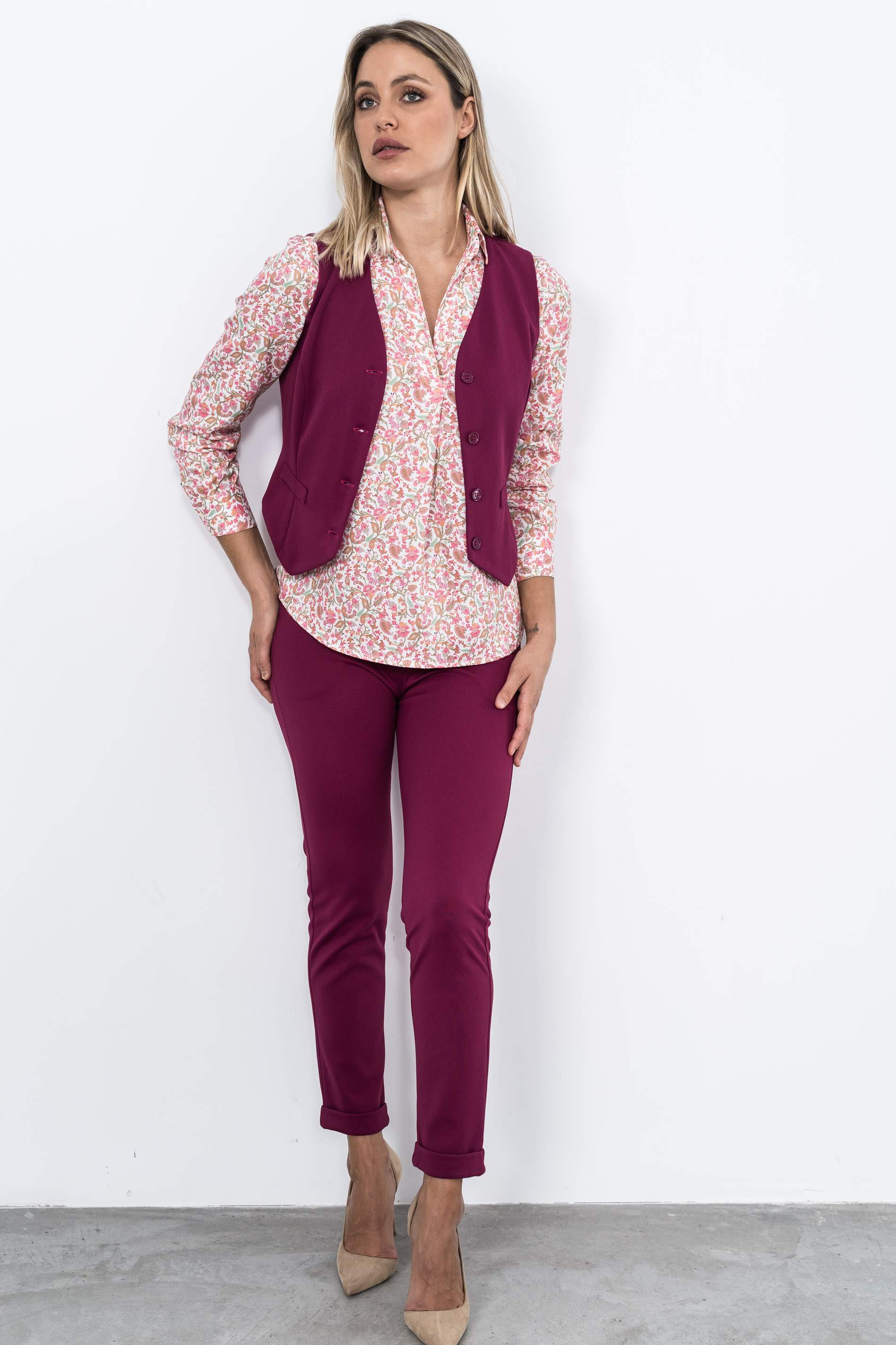 CHALECO BOTONES BURDEOS