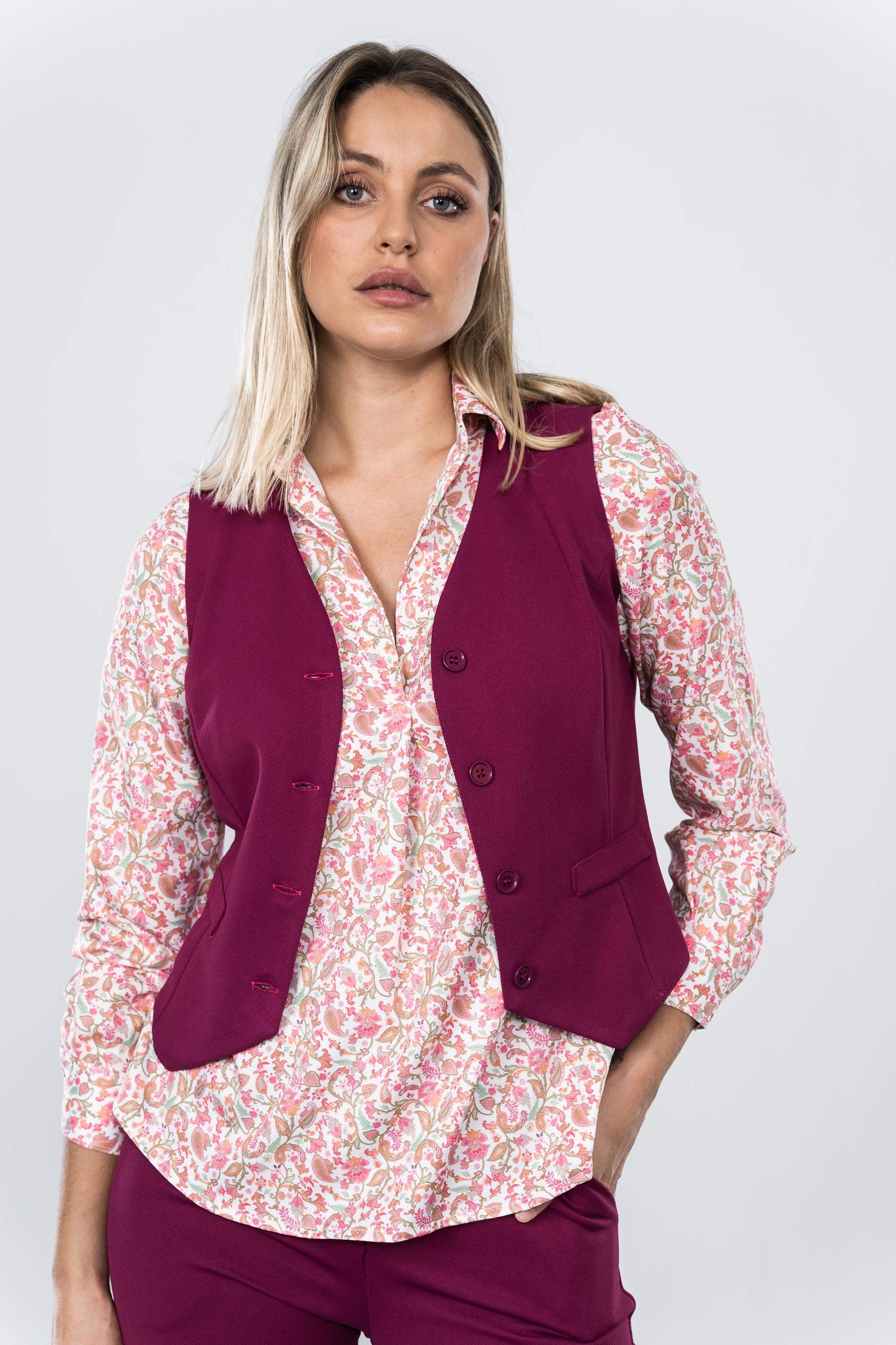 CHALECO BOTONES BURDEOS