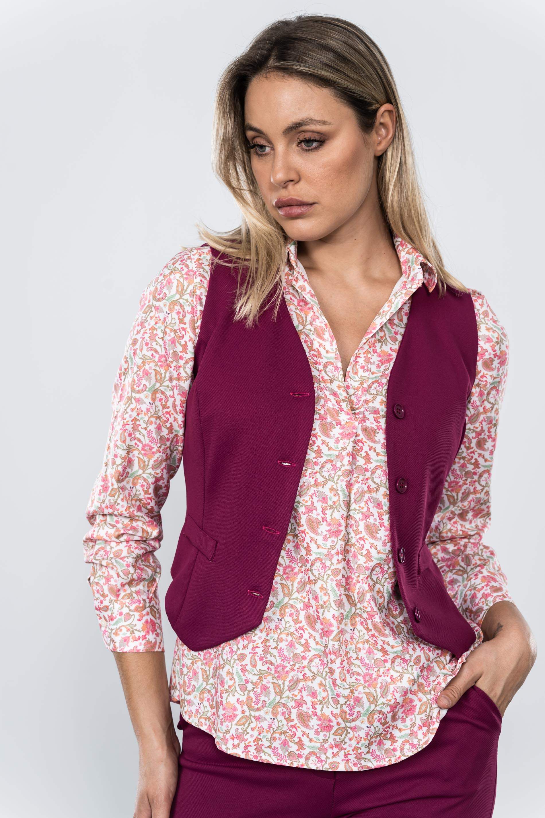 CHALECO BOTONES BURDEOS