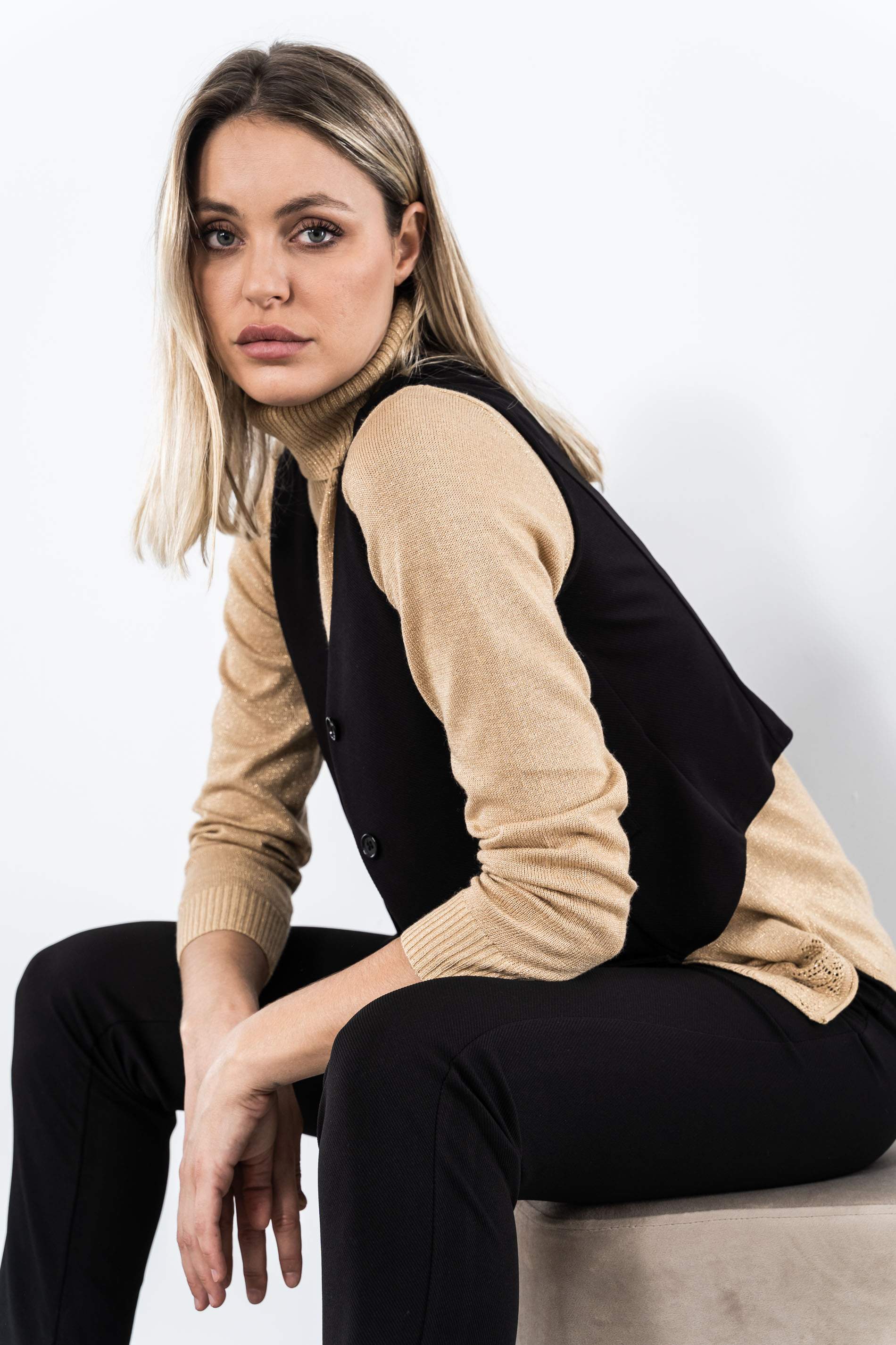 CHALECO BOTONES NEGRO