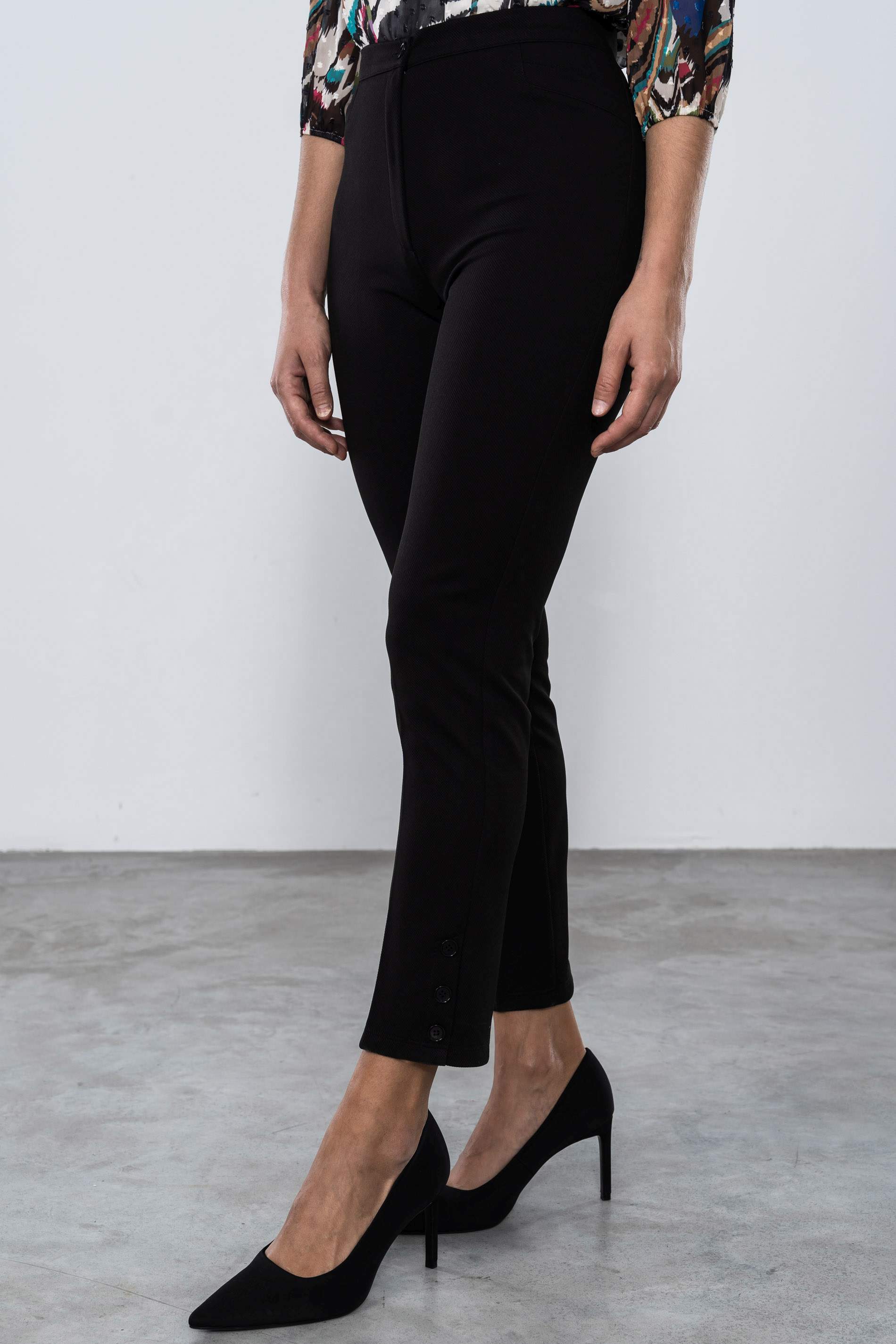 PANTALON BOTONES BAJO NEGRO