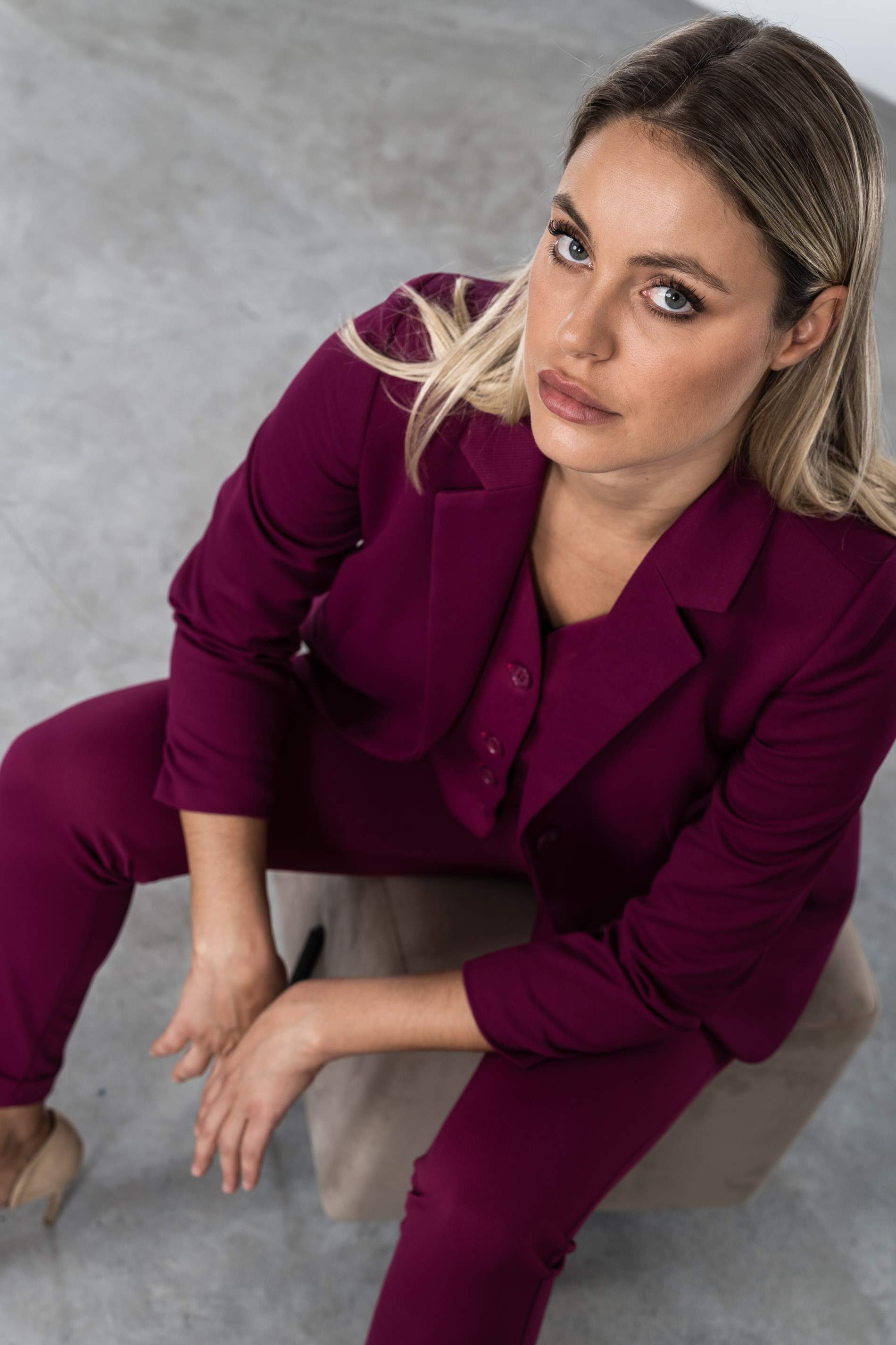 PANTALON HOLGADO VUELTA BURDEOS