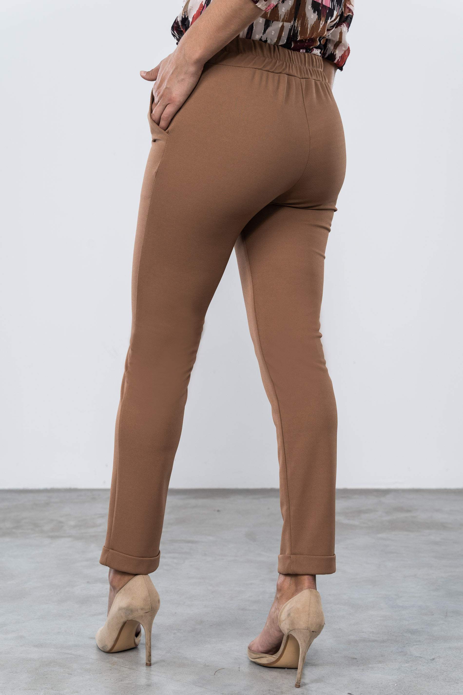 PANTALON HOLGADO VUELTA CAMEL