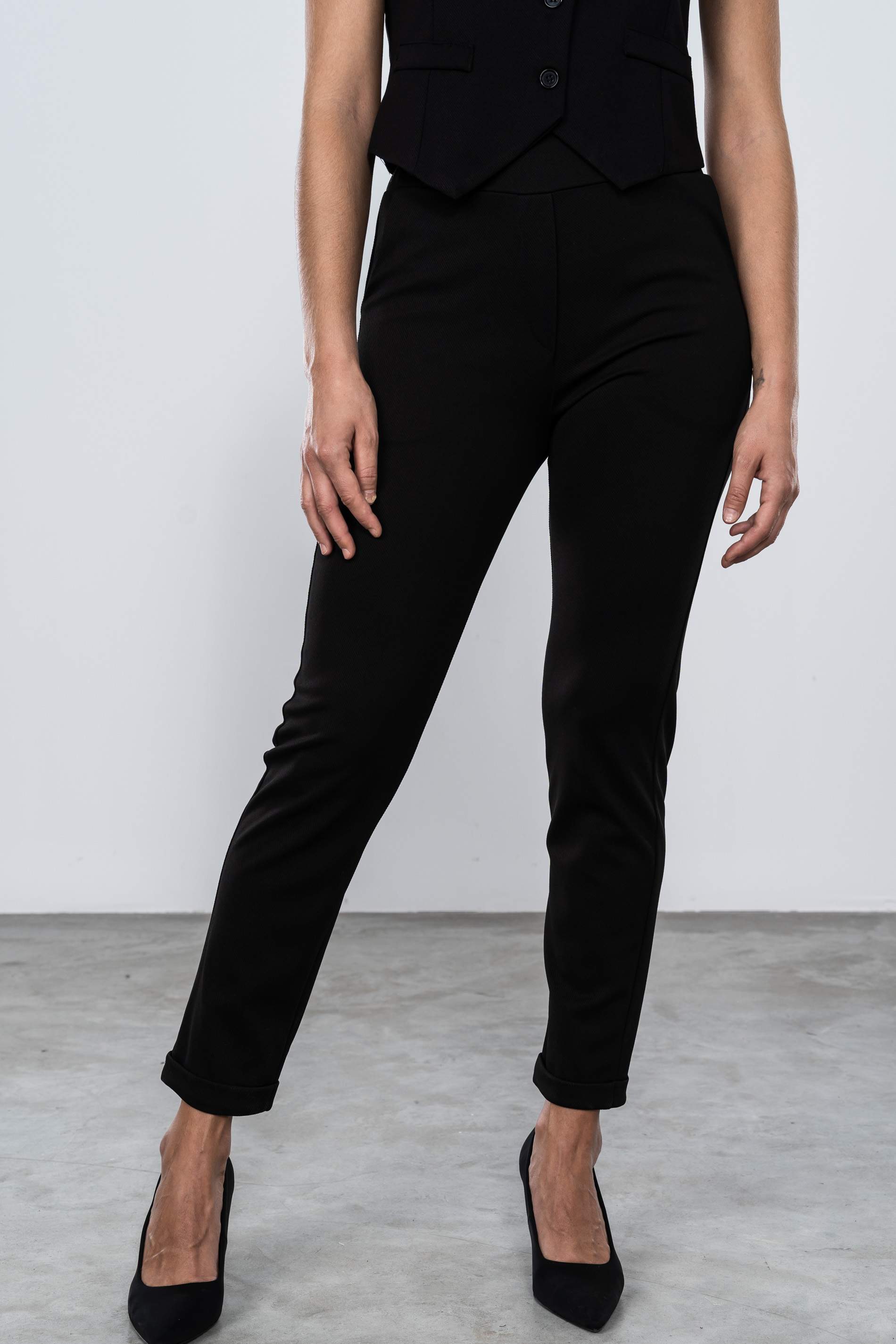 PANTALON HOLGADO VUELTA NEGRO