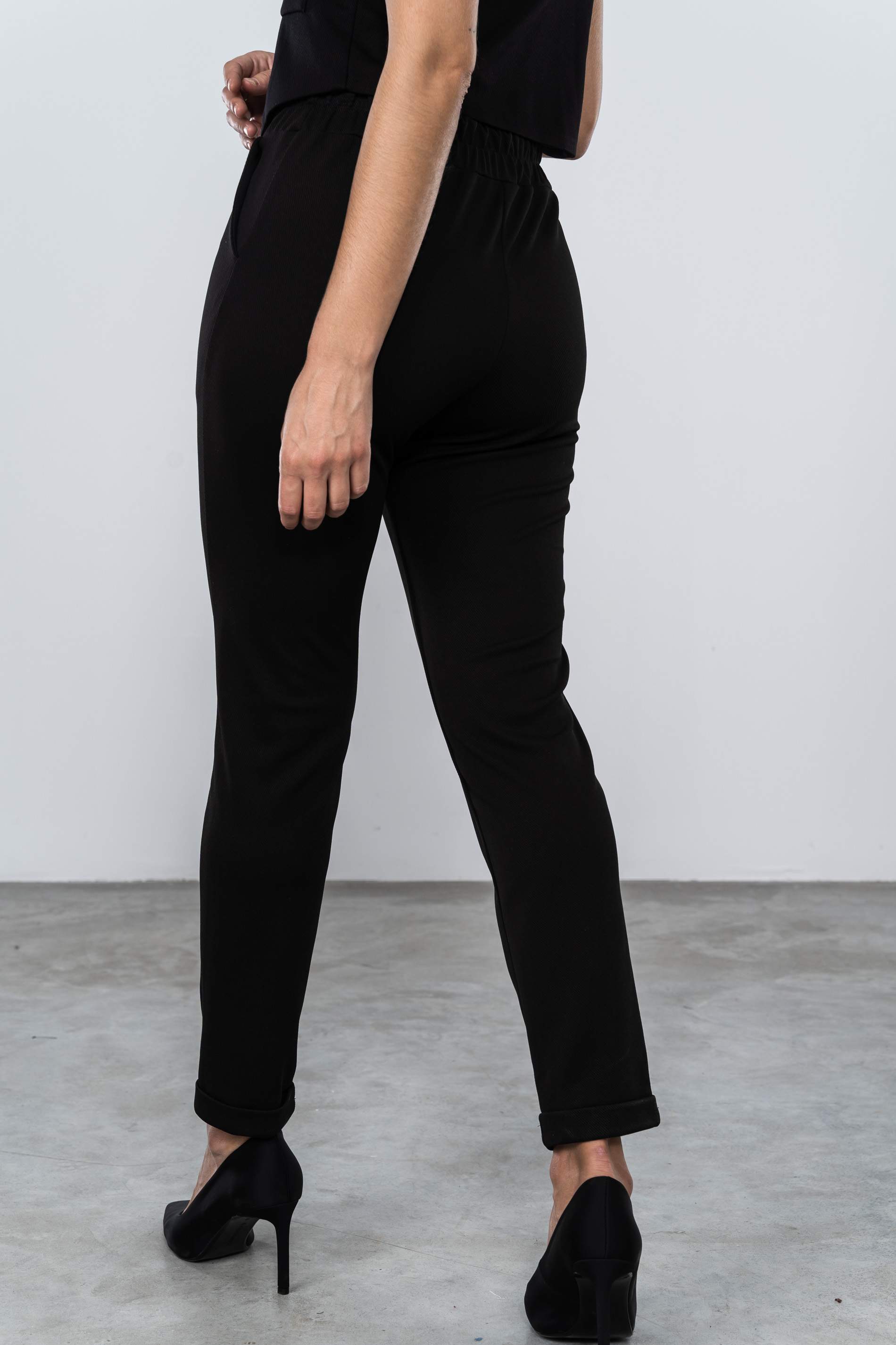 PANTALON HOLGADO VUELTA NEGRO