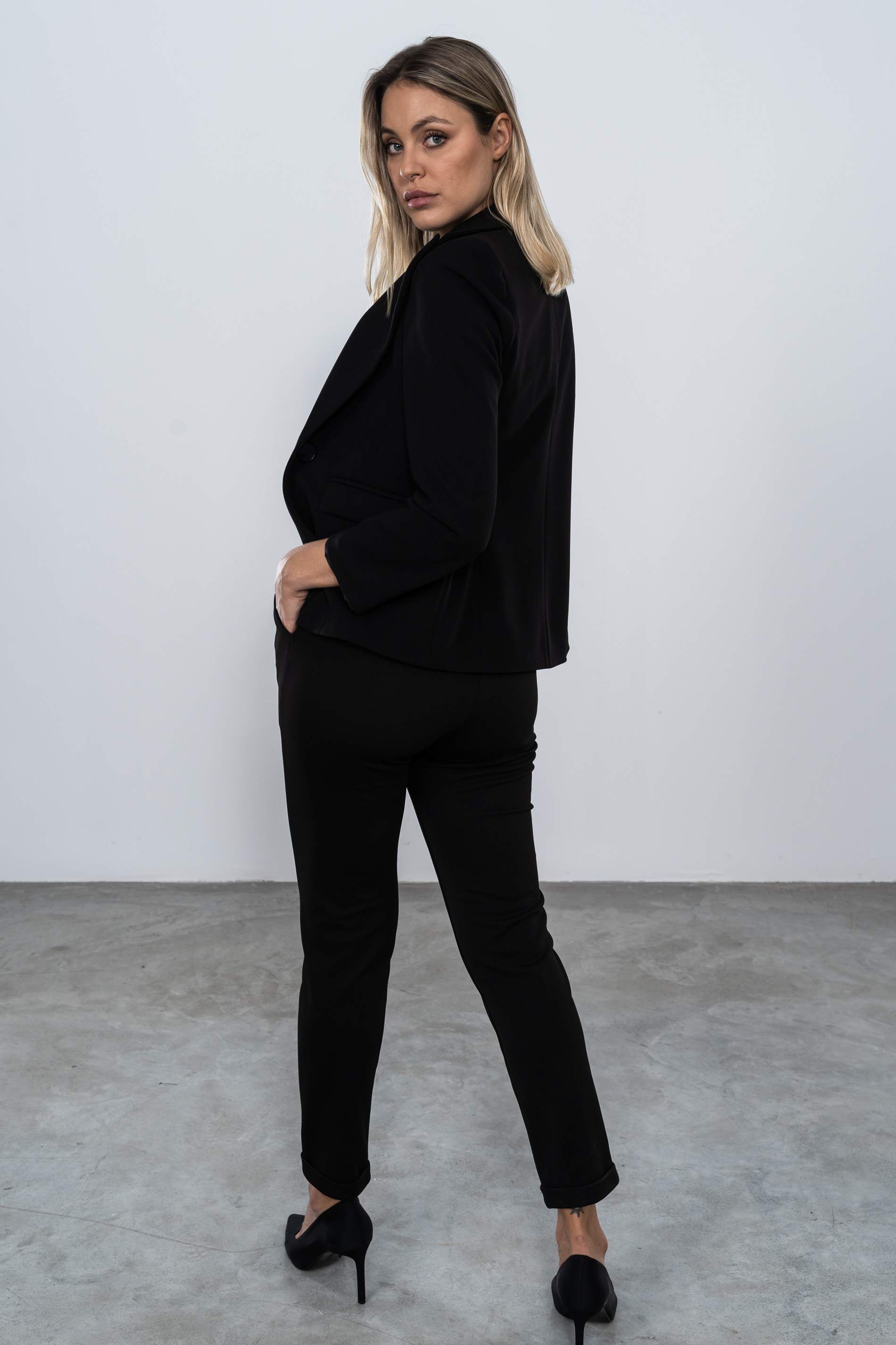 PANTALON HOLGADO VUELTA NEGRO