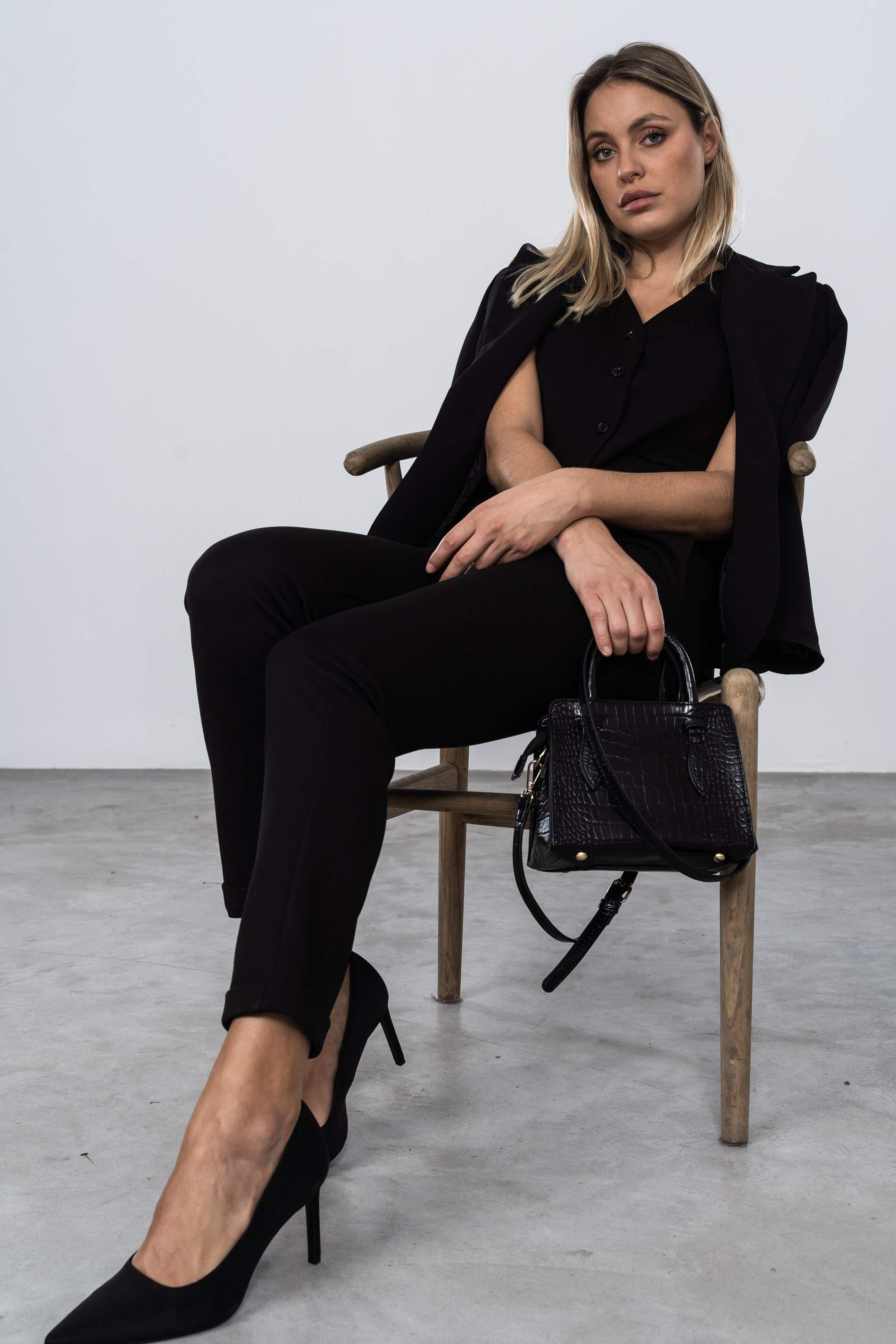 PANTALON HOLGADO VUELTA NEGRO