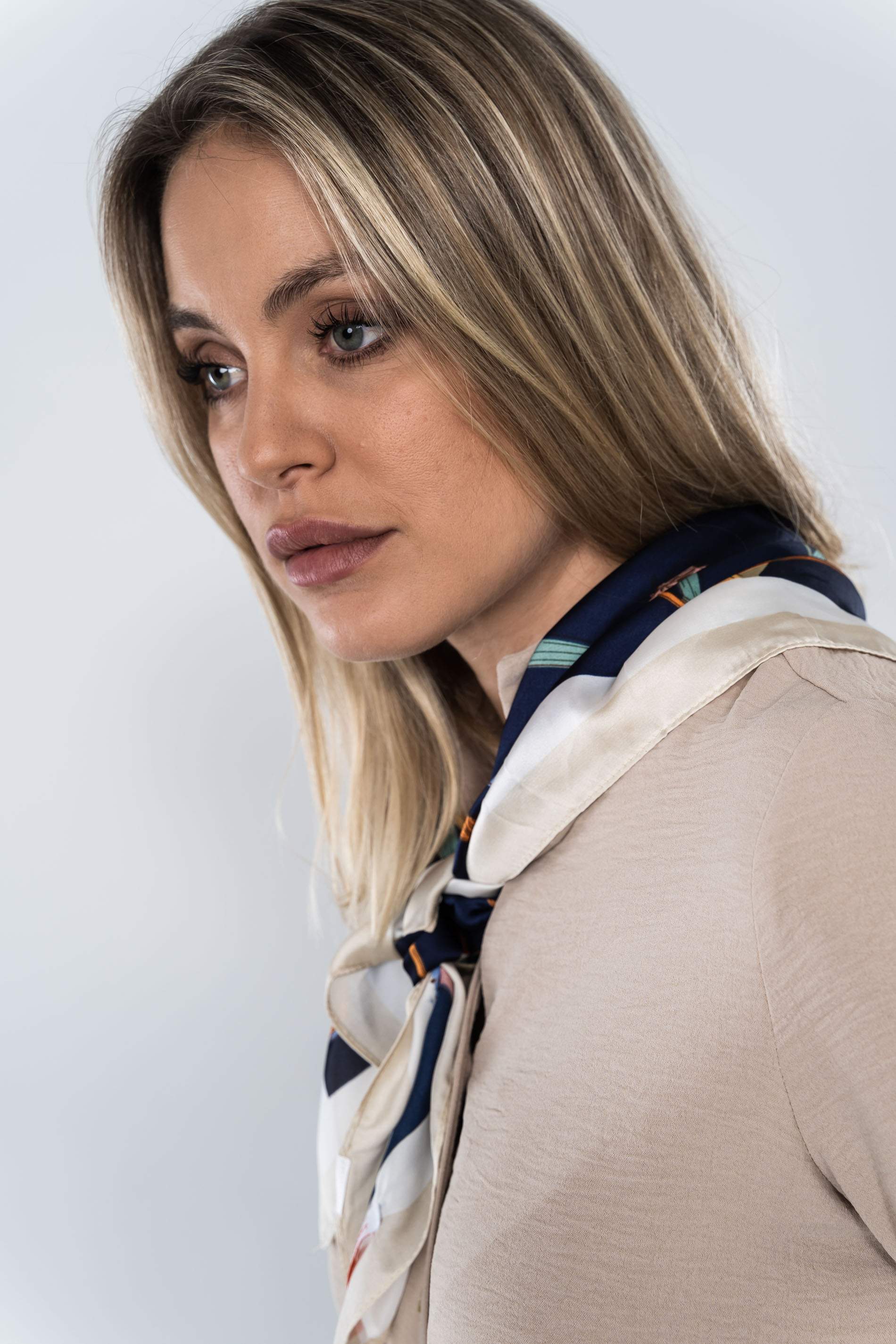 BLUSA BOTONES TABLA BEIGE