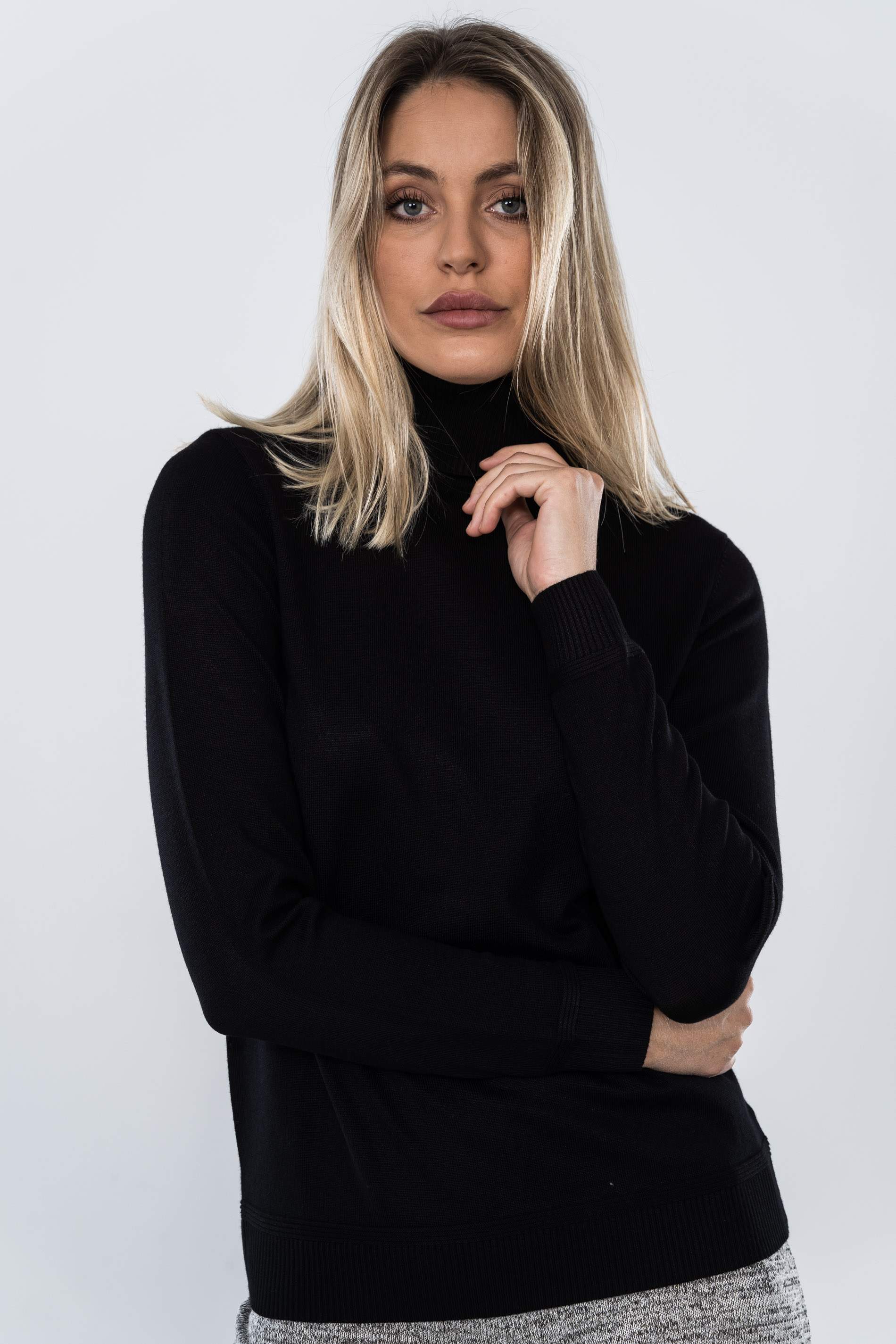 JERSEY CUELLO CISNE NEGRO