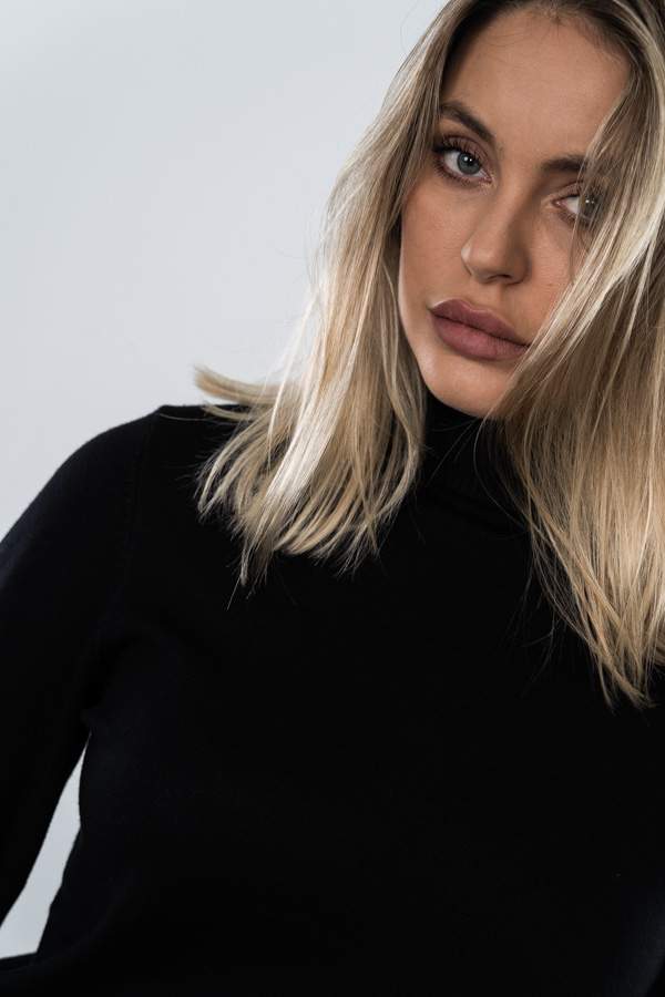 JERSEY CUELLO CISNE NEGRO