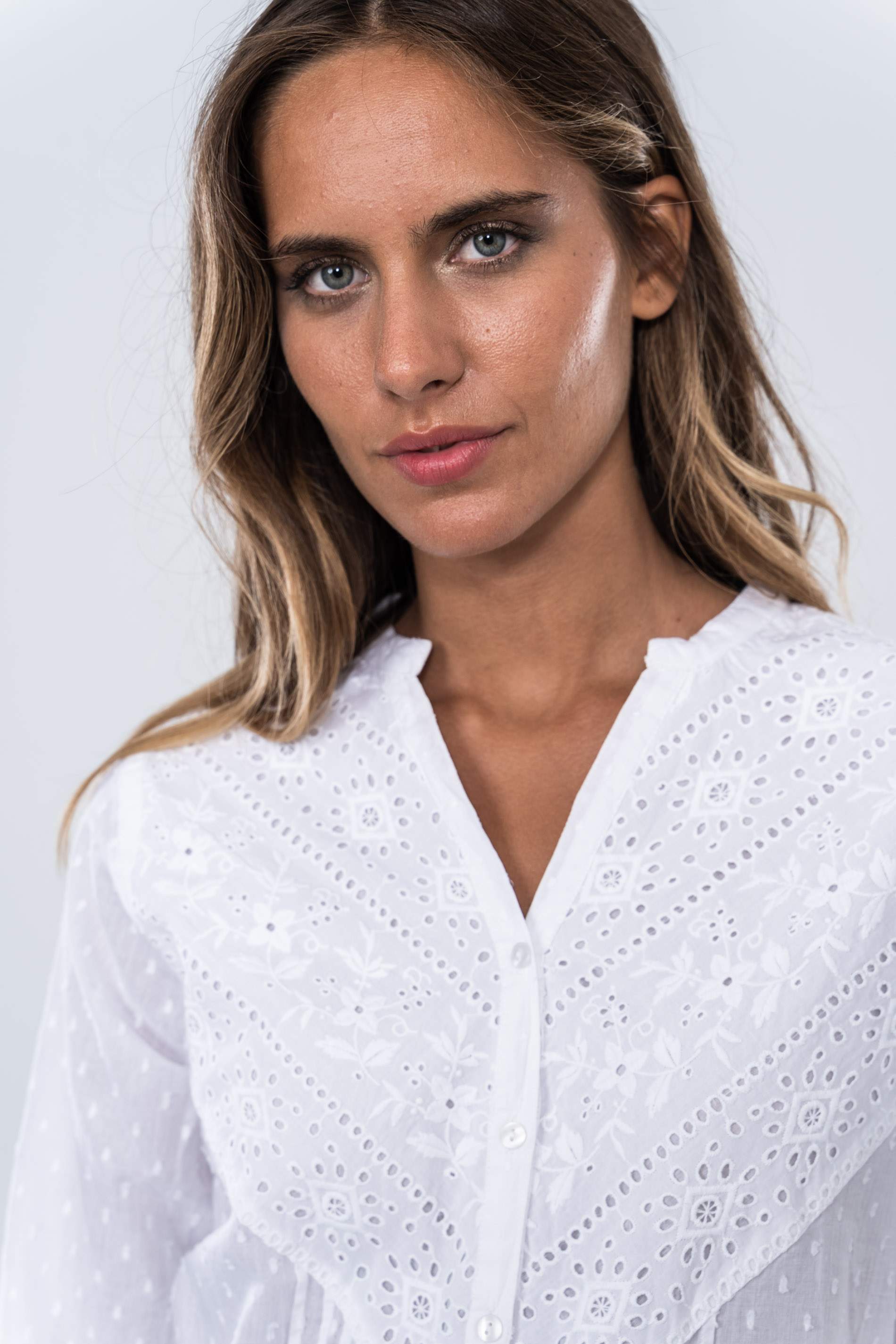 CAMISA PLUMETI ENCAJES MANGA LARGA