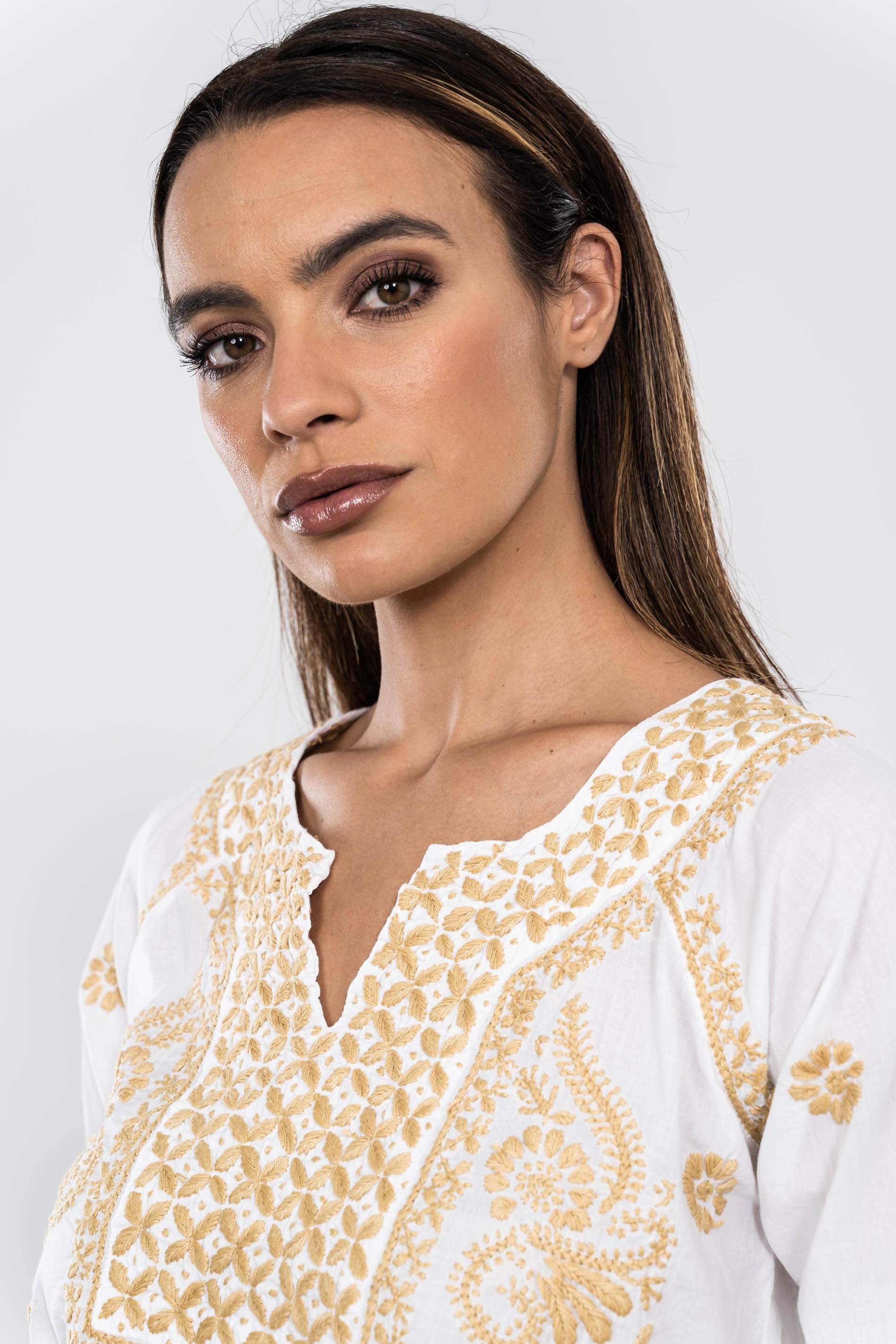 BLUSA BORDADO CONTRASTE