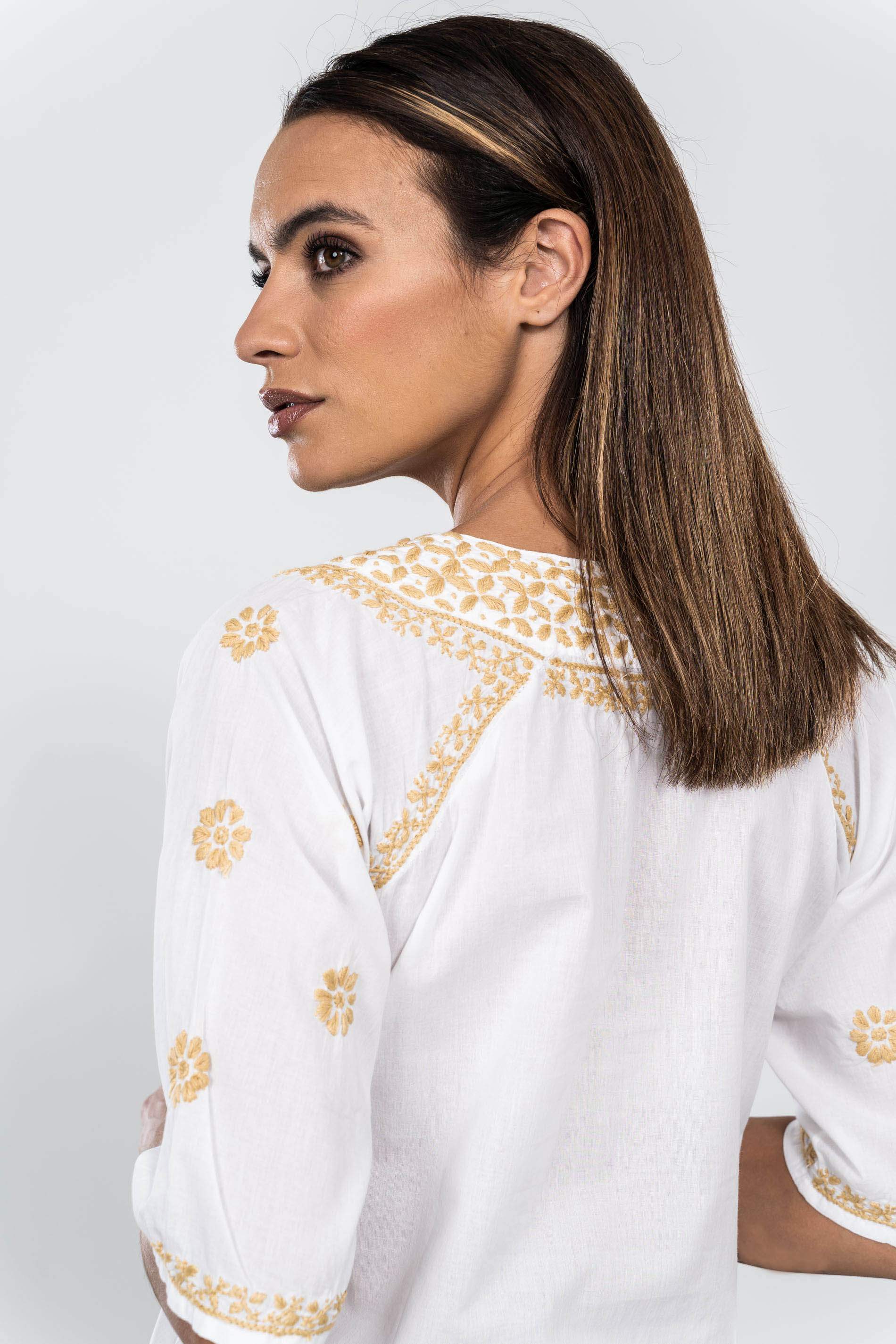 BLUSA BORDADO CONTRASTE